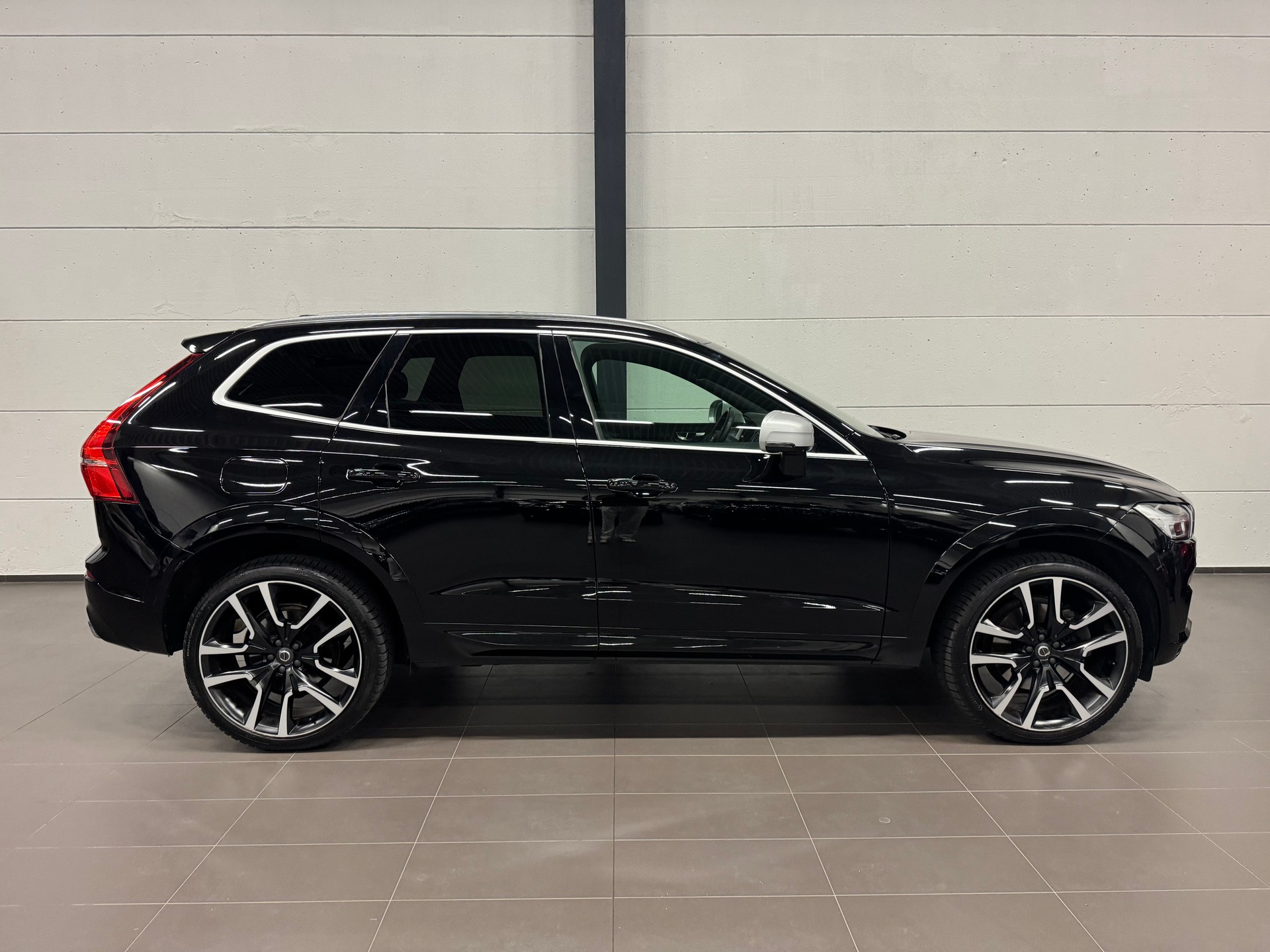 VOLVO XC60 T6 AWD R-Design Geartronic-image-8