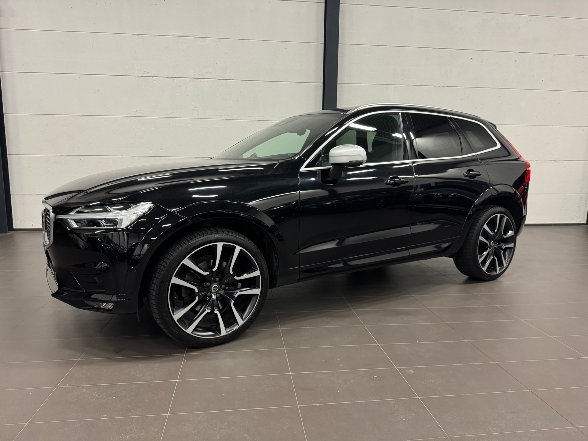 VOLVO XC60 T6 AWD R-Design Geartronic-image-2