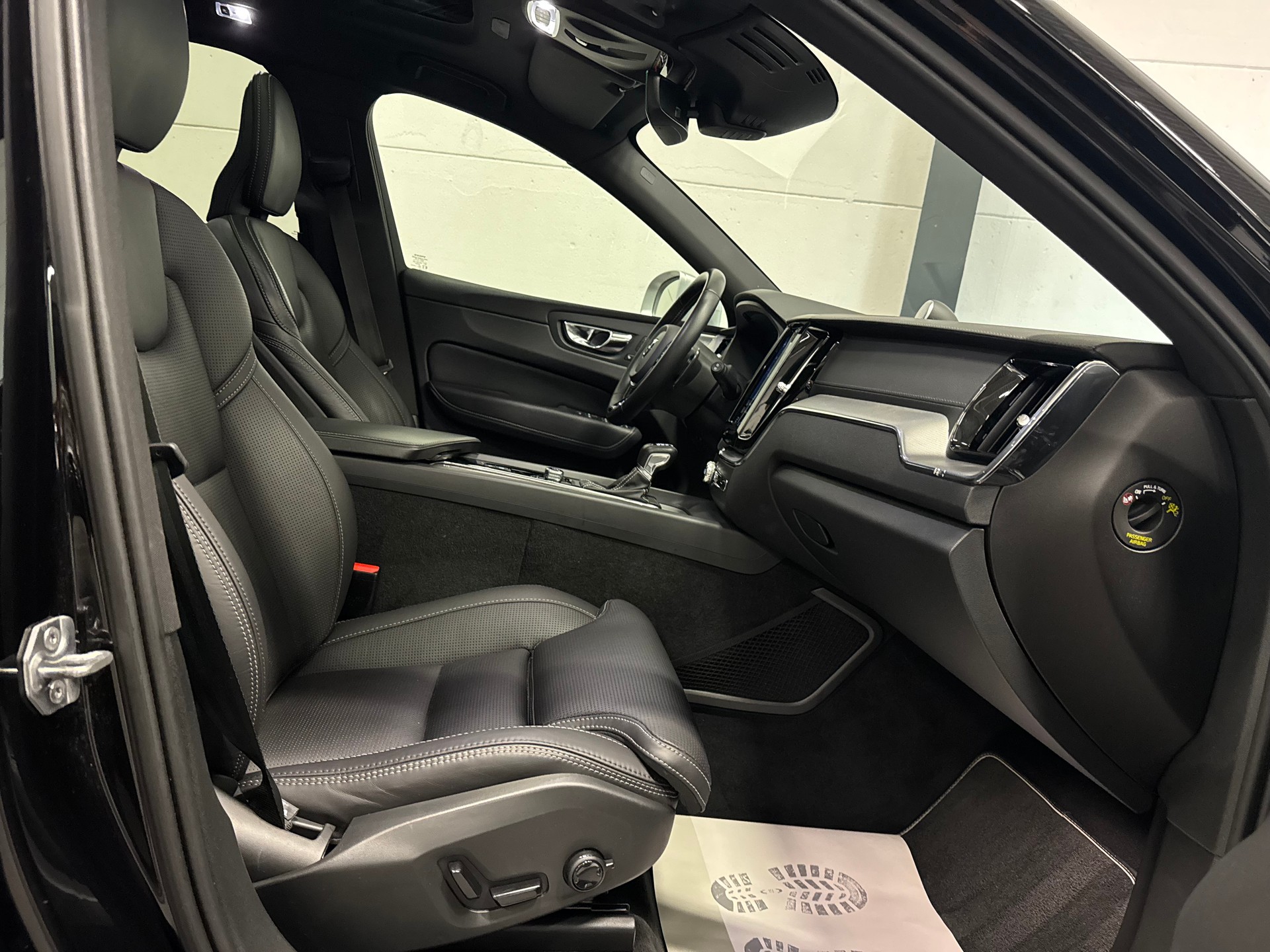 VOLVO XC60 T6 AWD R-Design Geartronic-image-20
