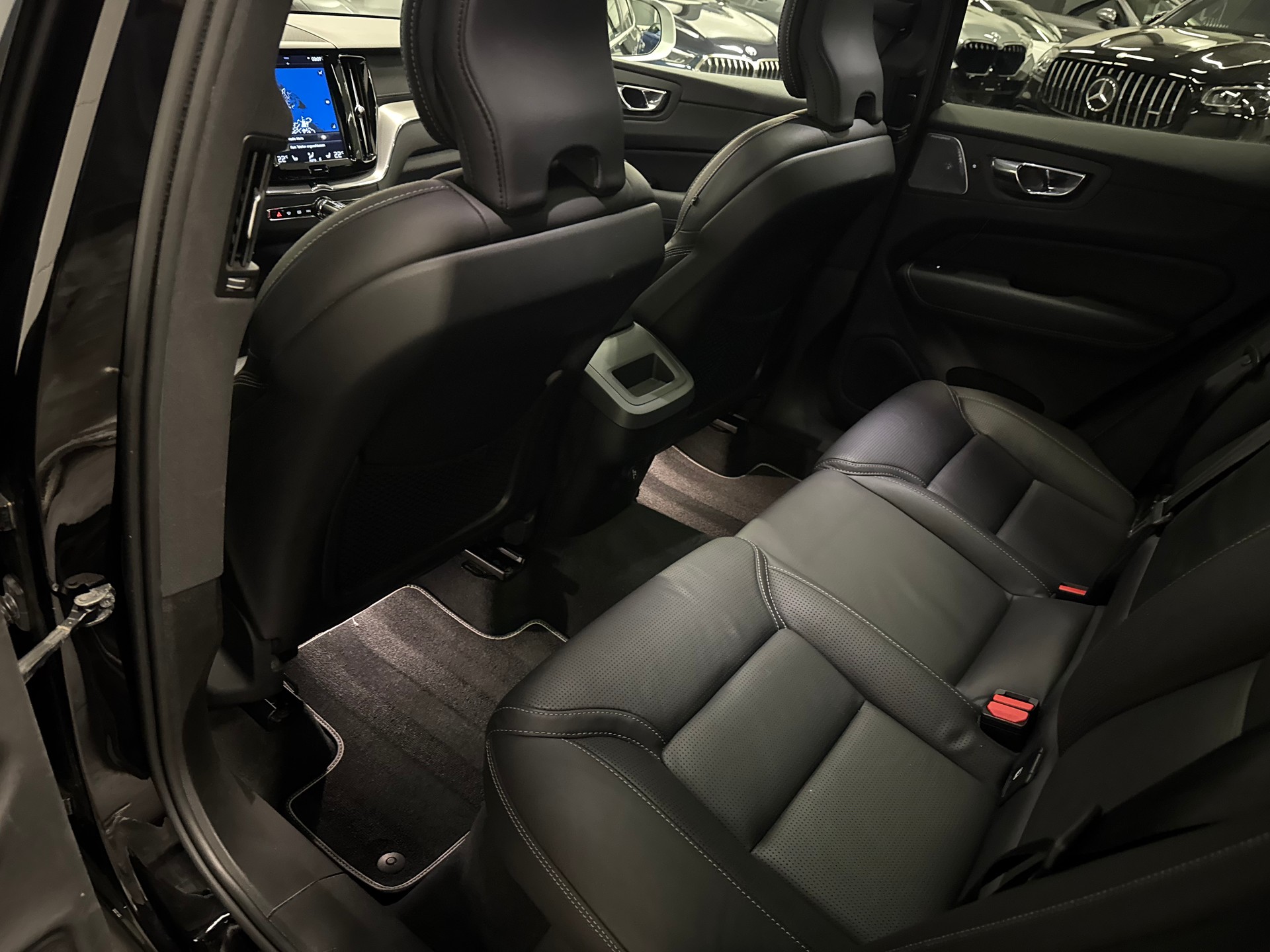 VOLVO XC60 T6 AWD R-Design Geartronic-image-22