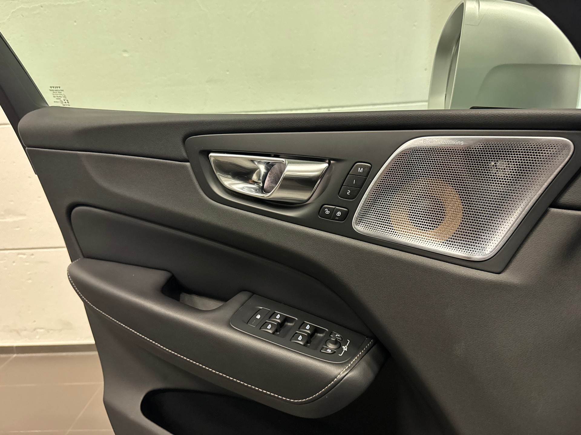 VOLVO XC60 T6 AWD R-Design Geartronic-image-29