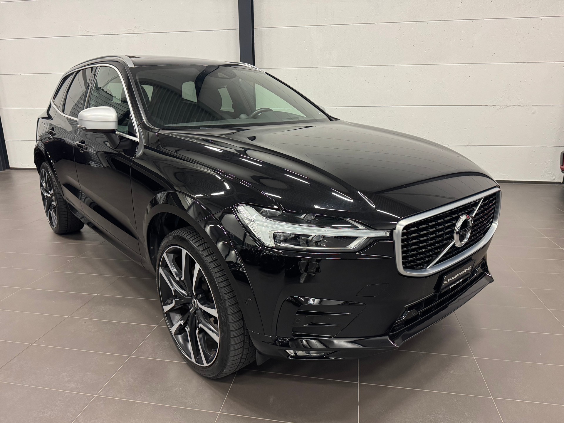 VOLVO XC60 T6 AWD R-Design Geartronic-image-1