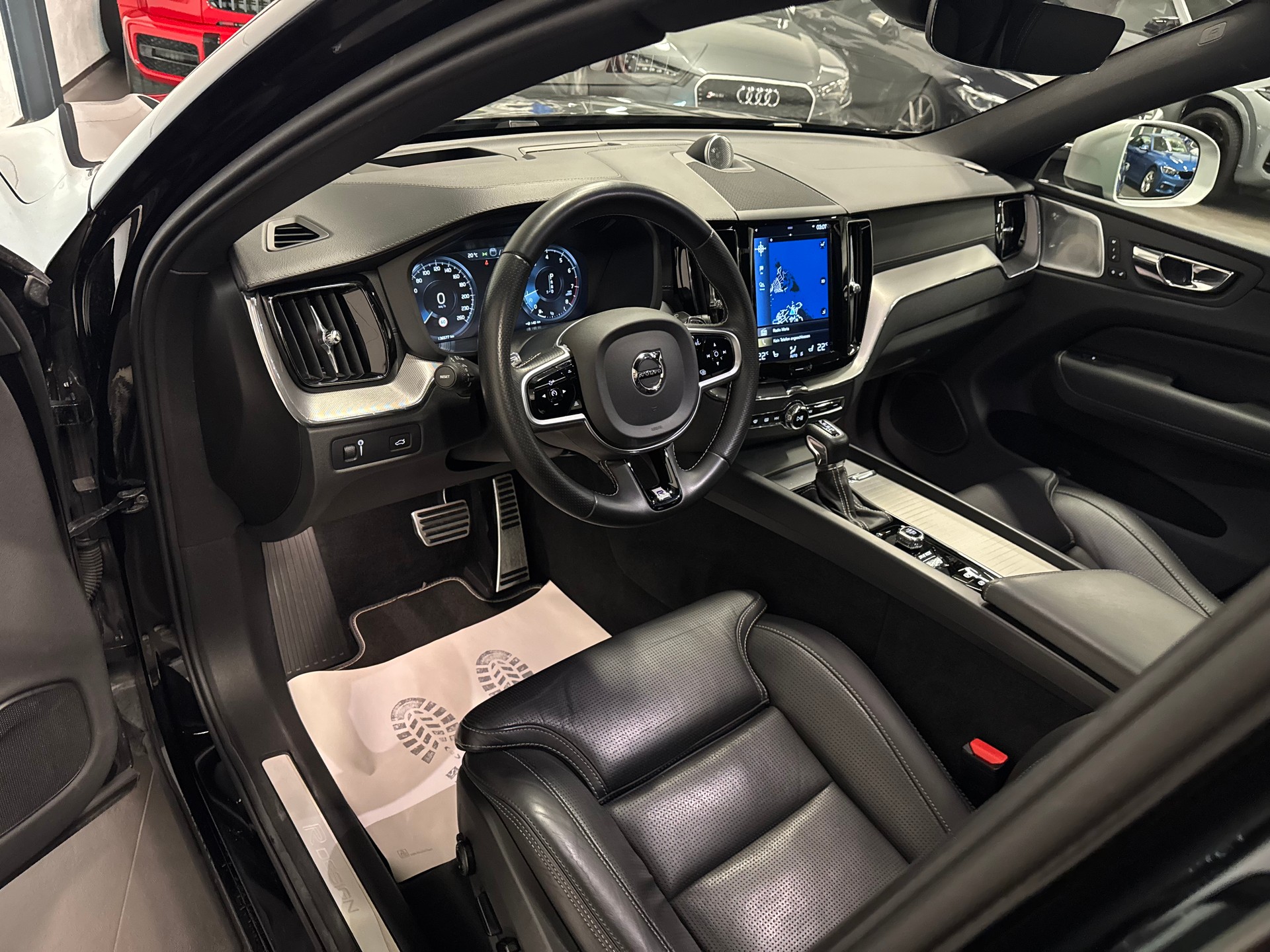 VOLVO XC60 T6 AWD R-Design Geartronic-image-16