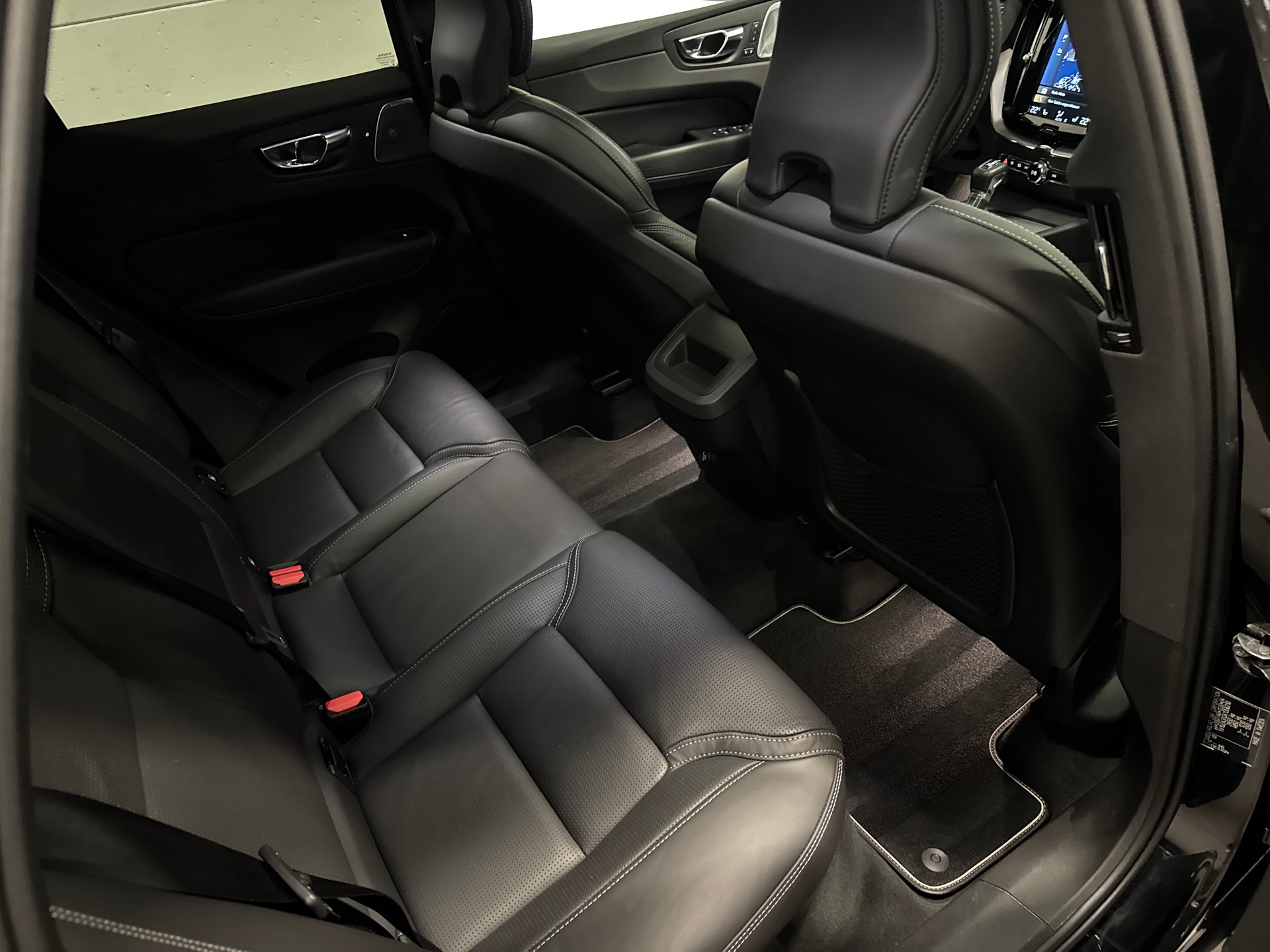 VOLVO XC60 T6 AWD R-Design Geartronic-image-21