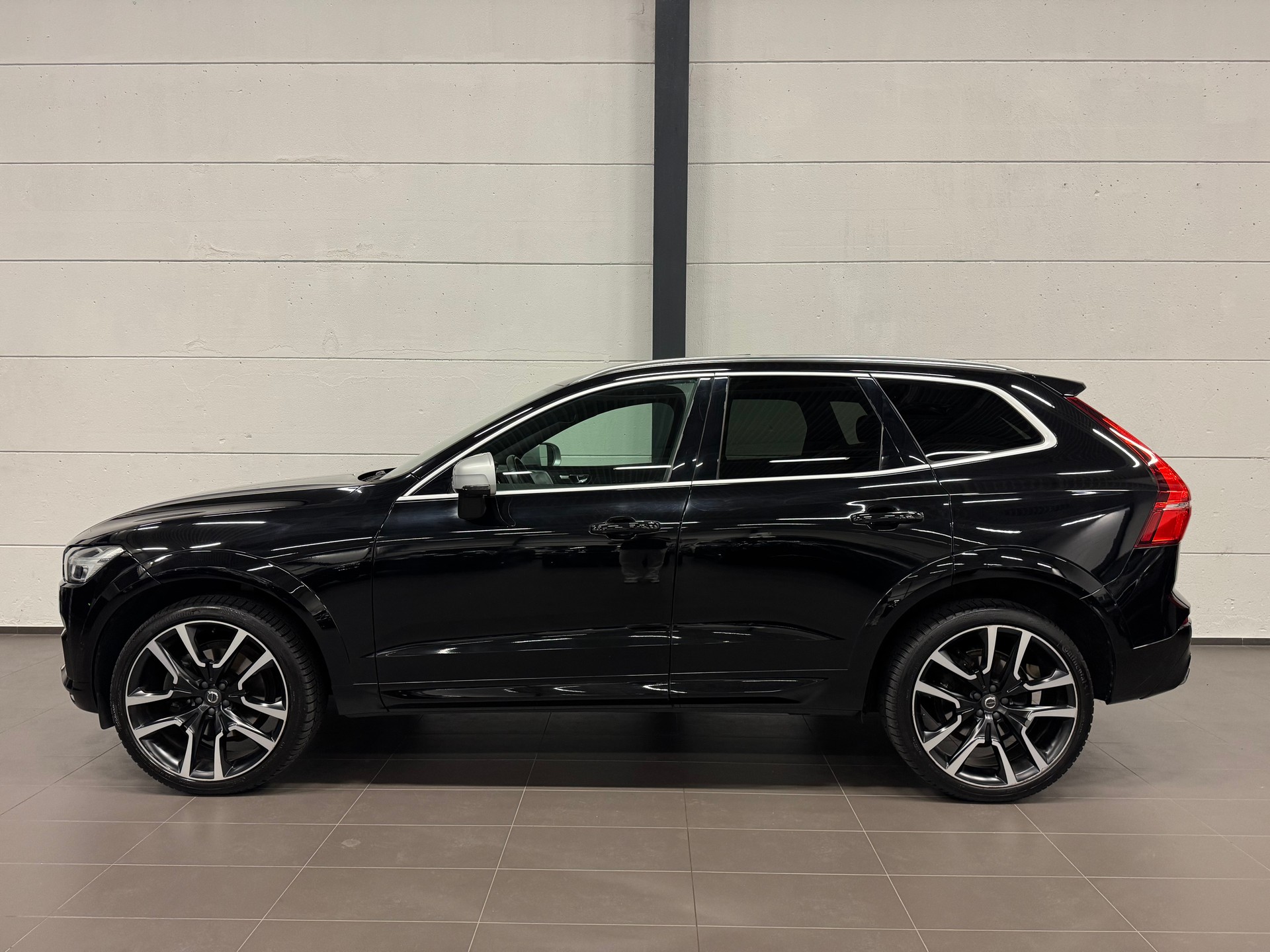 VOLVO XC60 T6 AWD R-Design Geartronic-image-9