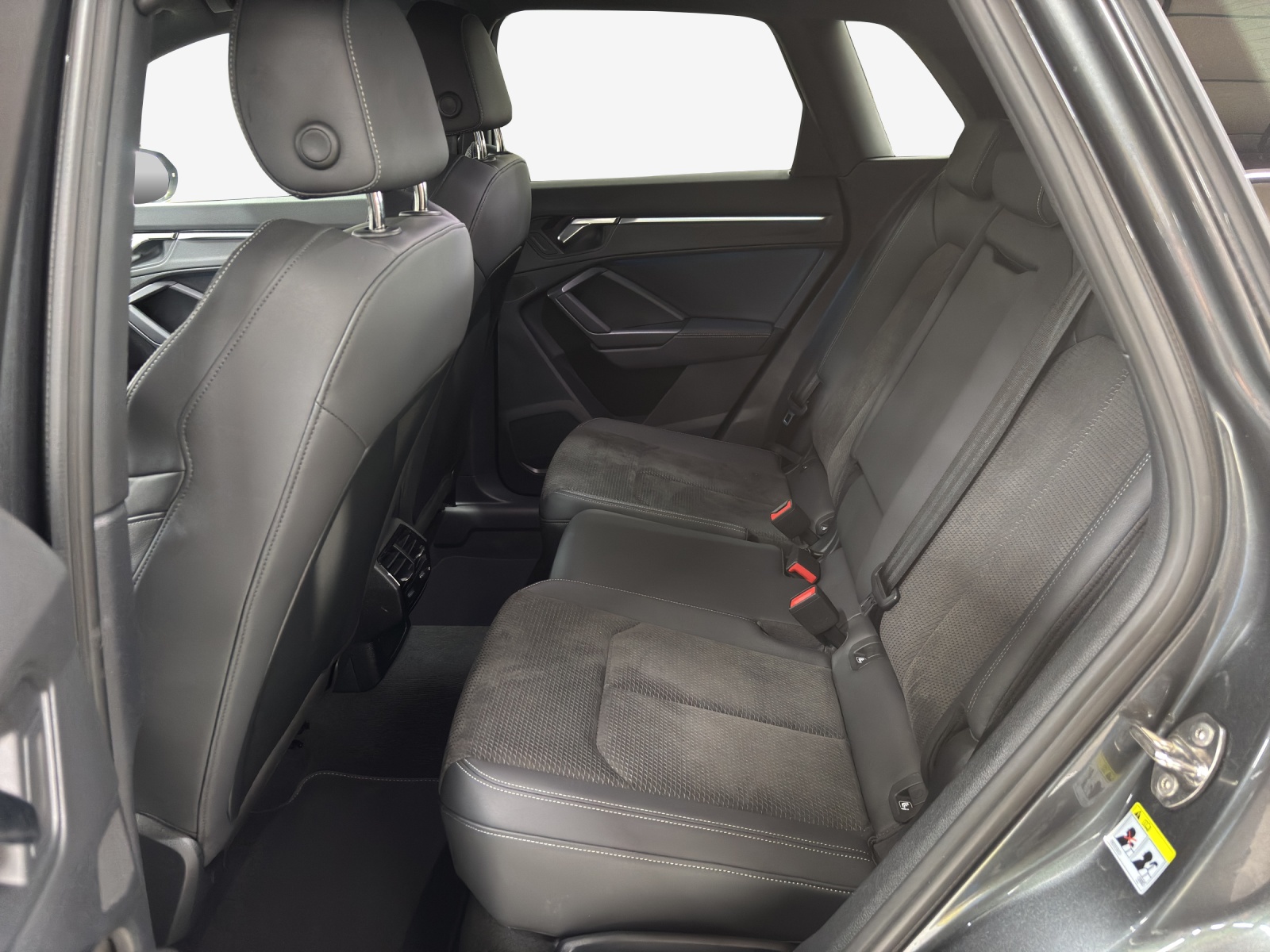 AUDI Q3 35 TFSI S line Attraction S-tronic-image-11