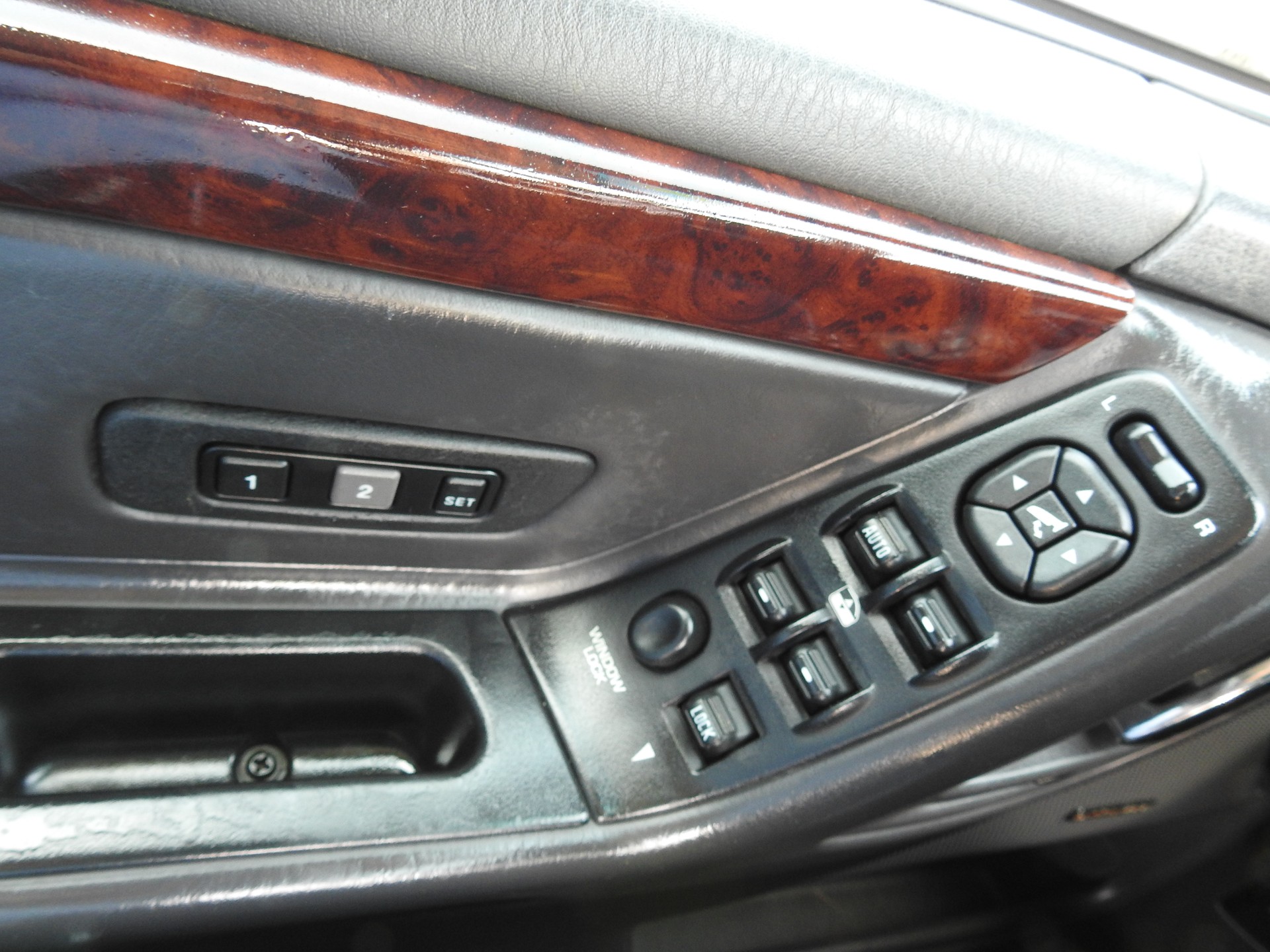 JEEP Grand Cherokee 4.7 Limited Automatic-image-23