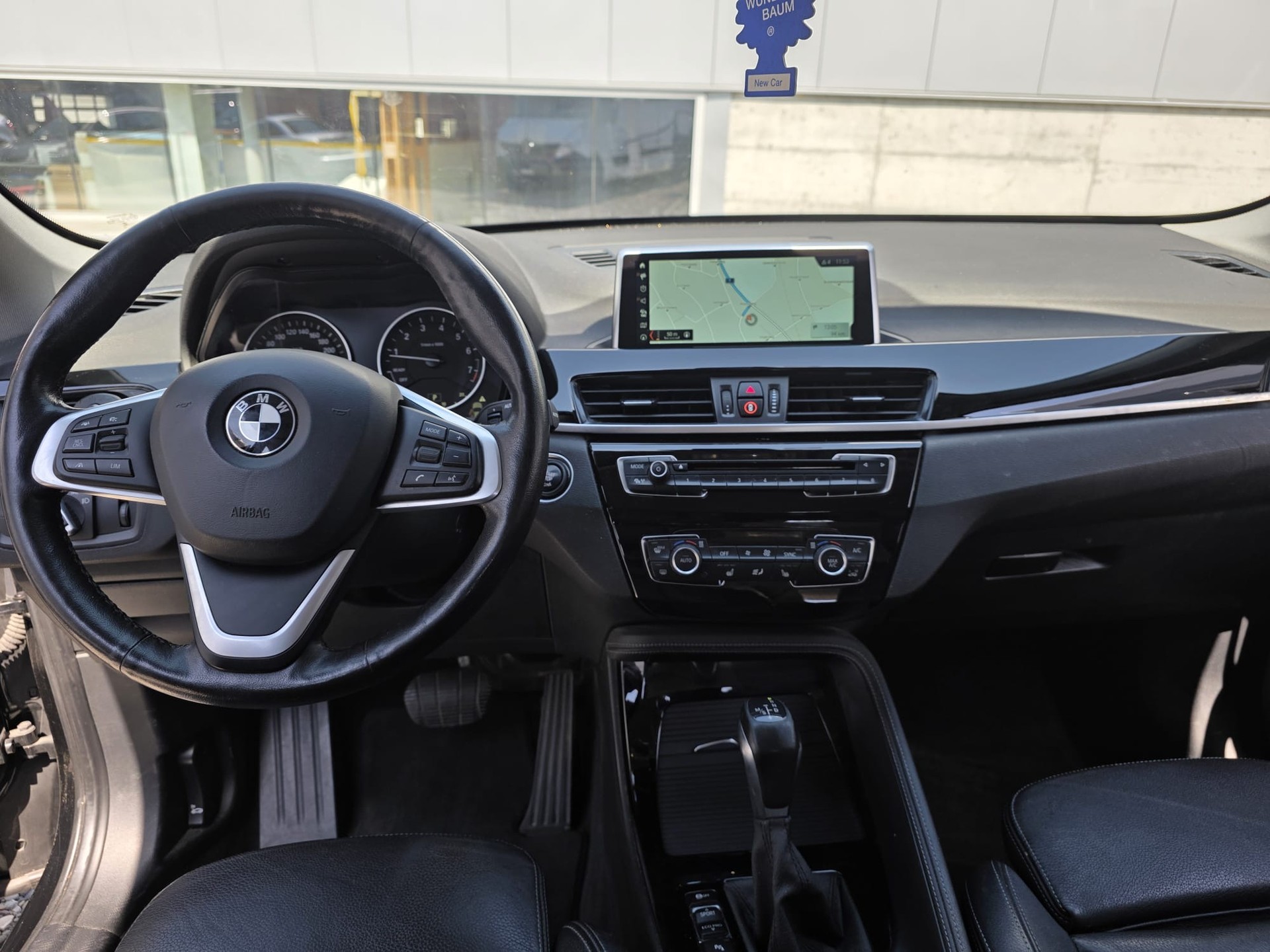 BMW X1 xDrive 20i xLine Steptronic-image-10