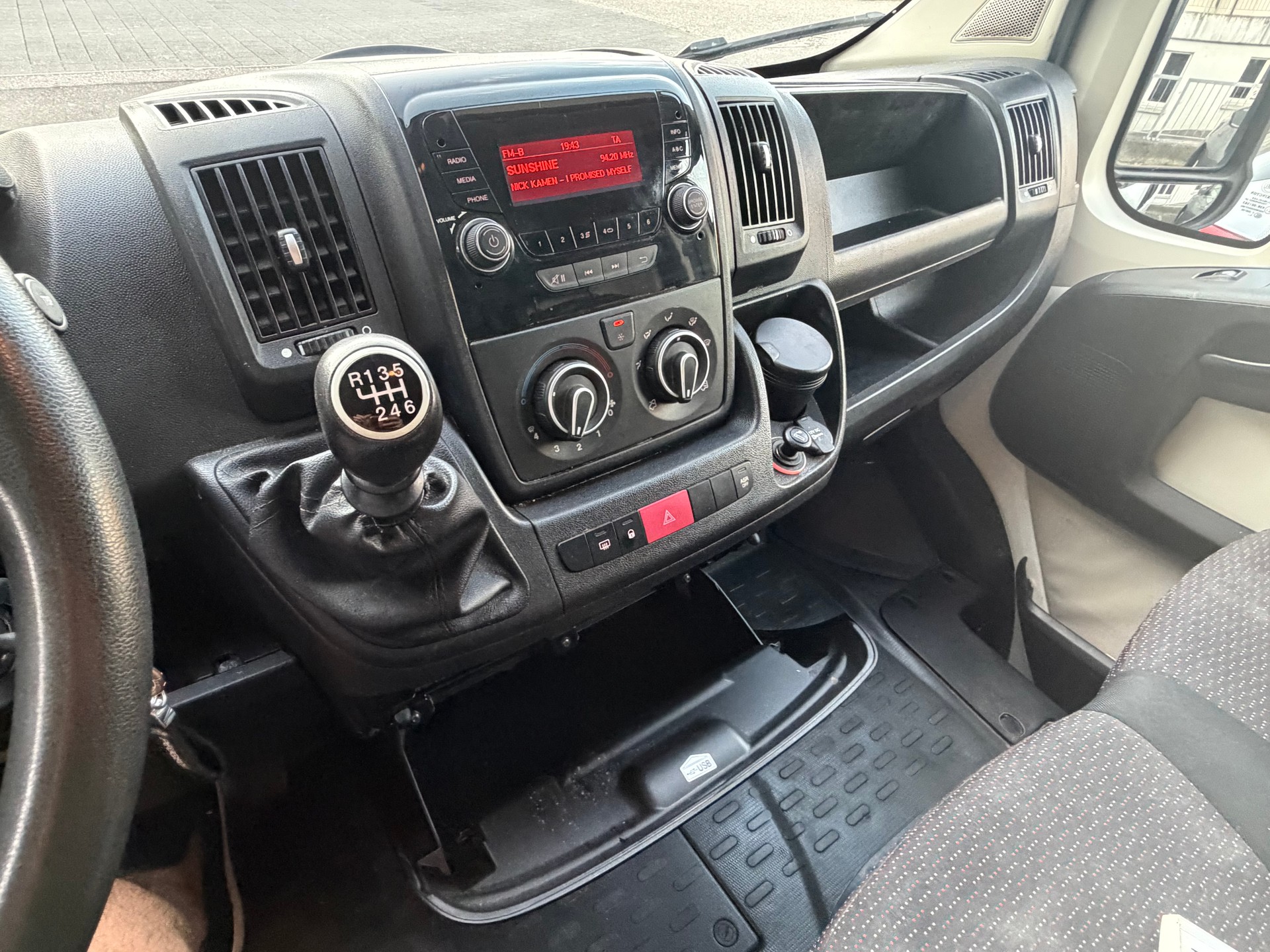 PEUGEOT PEUGEOT BOXER 2.0 HDI L2/H2. 3Sitze-image-10