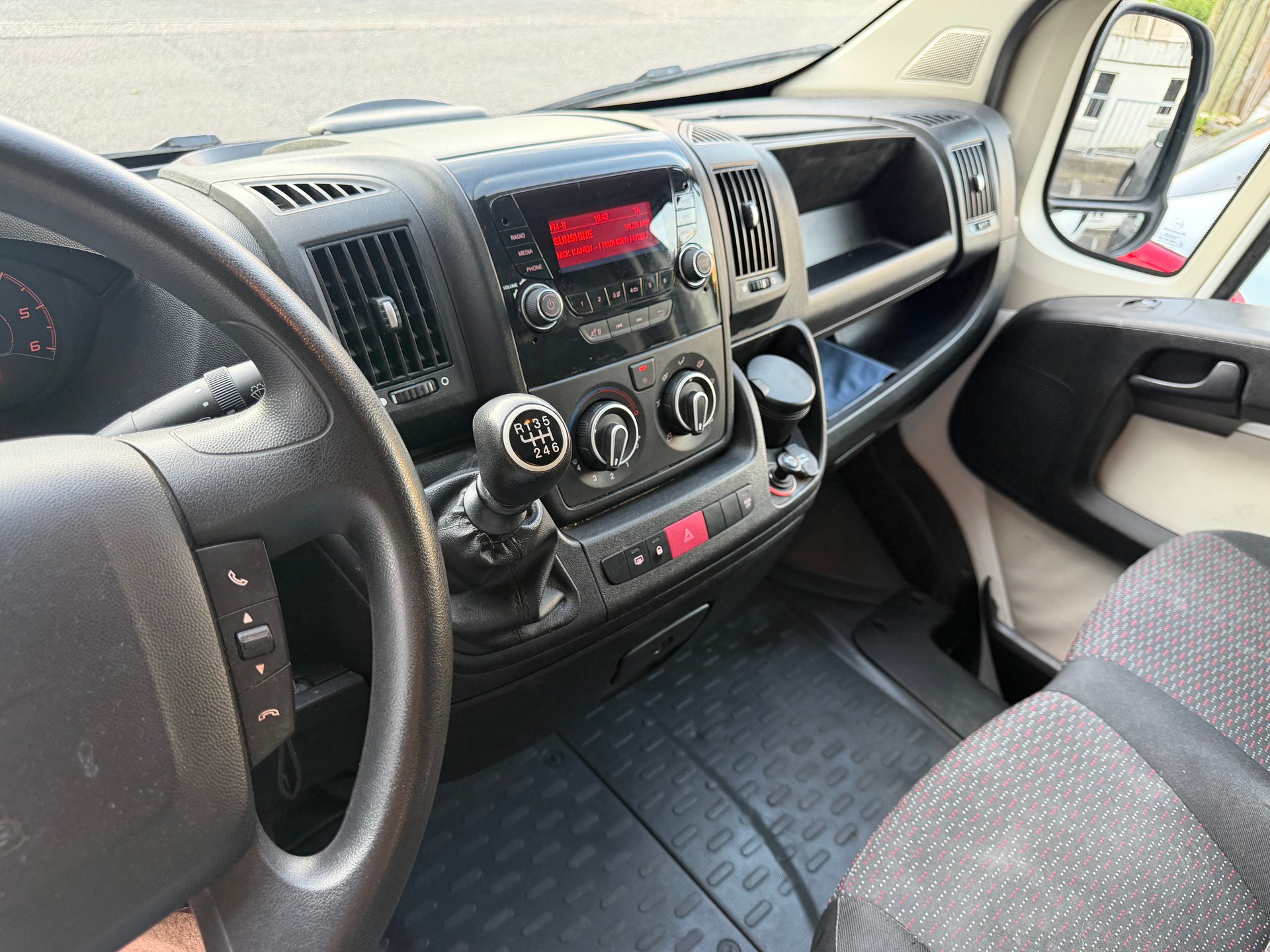 PEUGEOT PEUGEOT BOXER 2.0 HDI L2/H2. 3Sitze-image-9