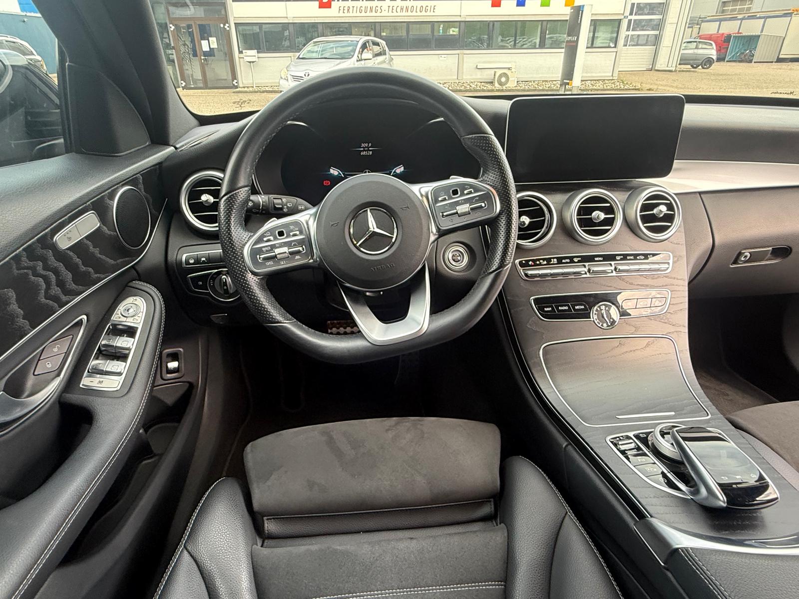 MERCEDES-BENZ C 220 d AMG Line 4Matic 9G-Tronic-image-17