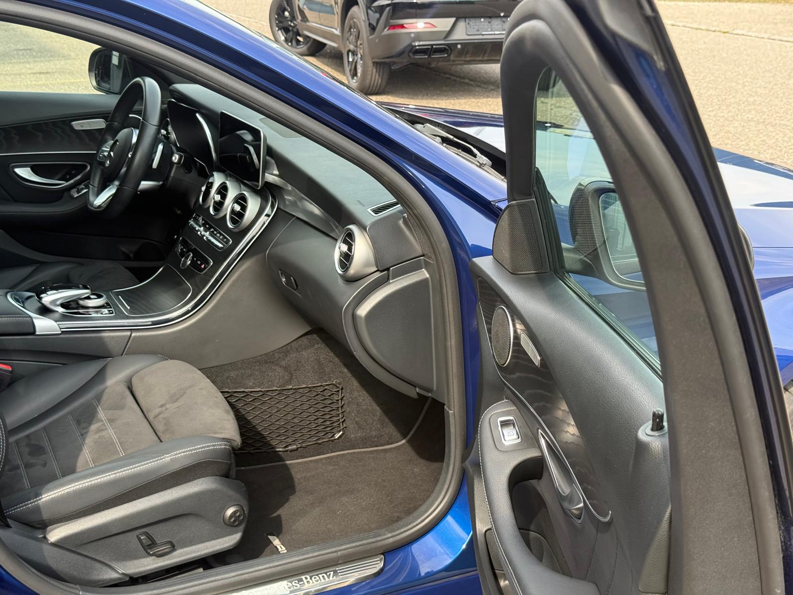 MERCEDES-BENZ C 220 d AMG Line 4Matic 9G-Tronic-image-25