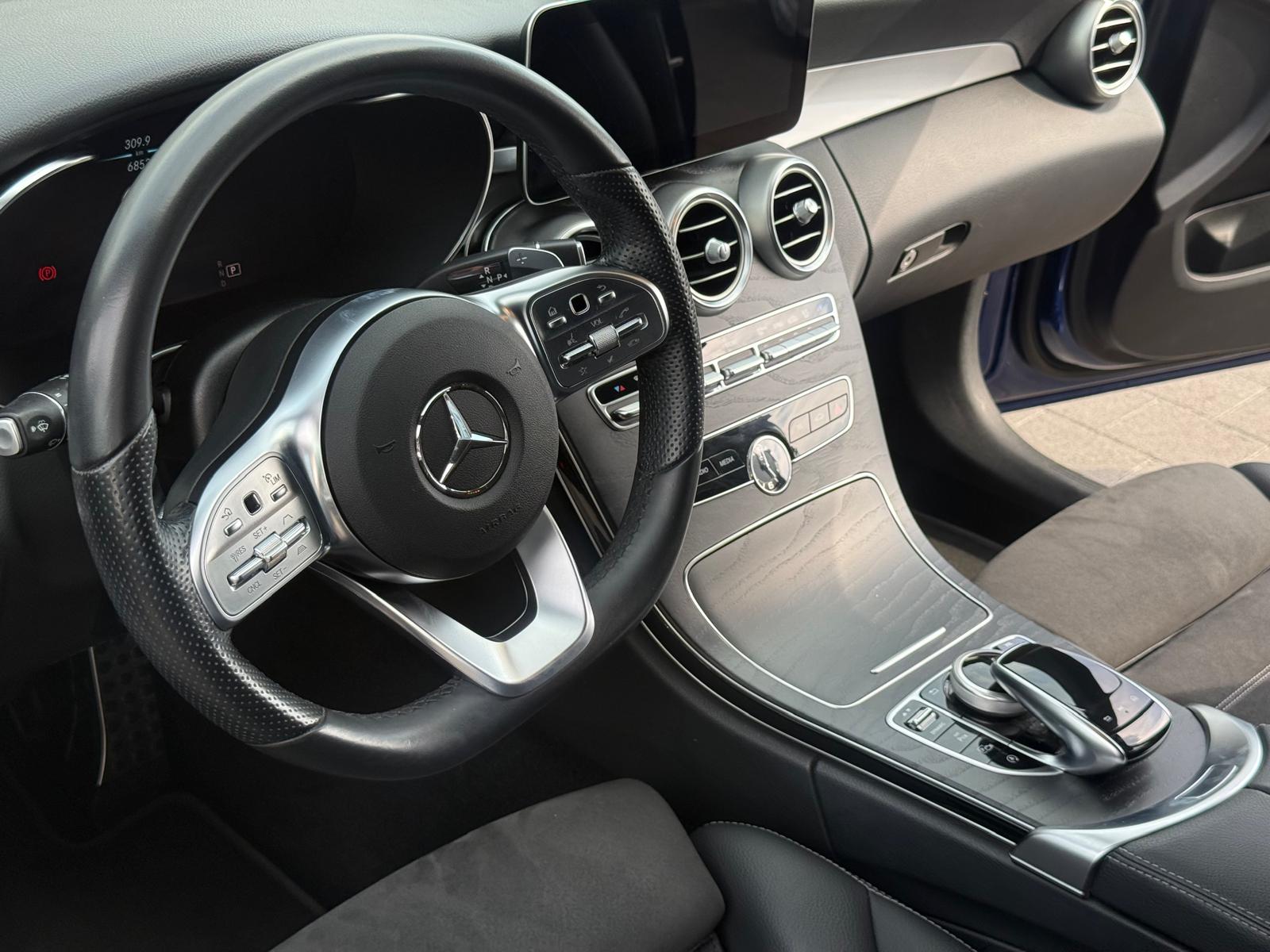 MERCEDES-BENZ C 220 d AMG Line 4Matic 9G-Tronic-image-21