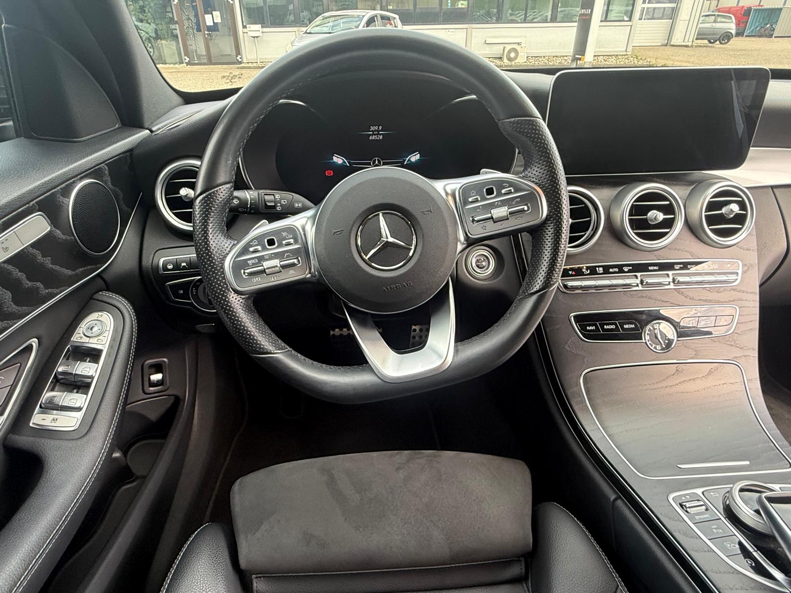 MERCEDES-BENZ C 220 d AMG Line 4Matic 9G-Tronic-image-18
