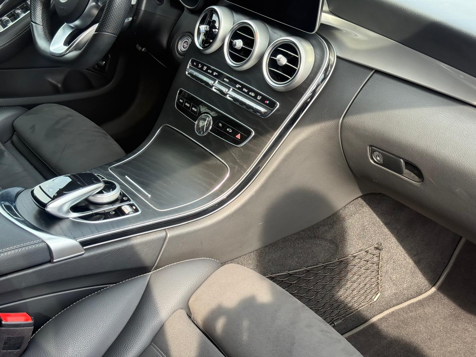MERCEDES-BENZ C 220 d AMG Line 4Matic 9G-Tronic-image-26