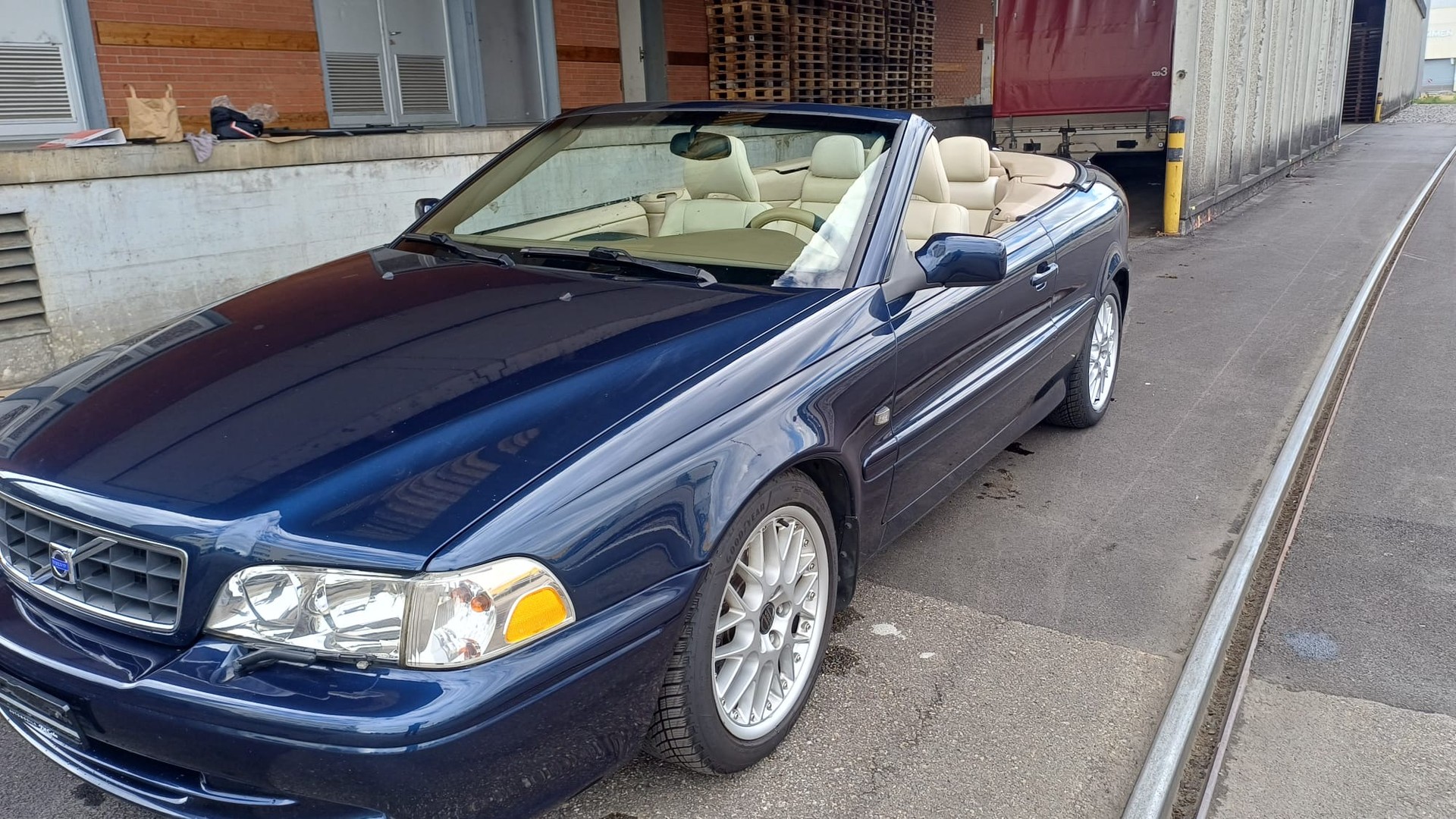 VOLVO C70 Cabrio T5 Collection frisch MFK & Service-image-1