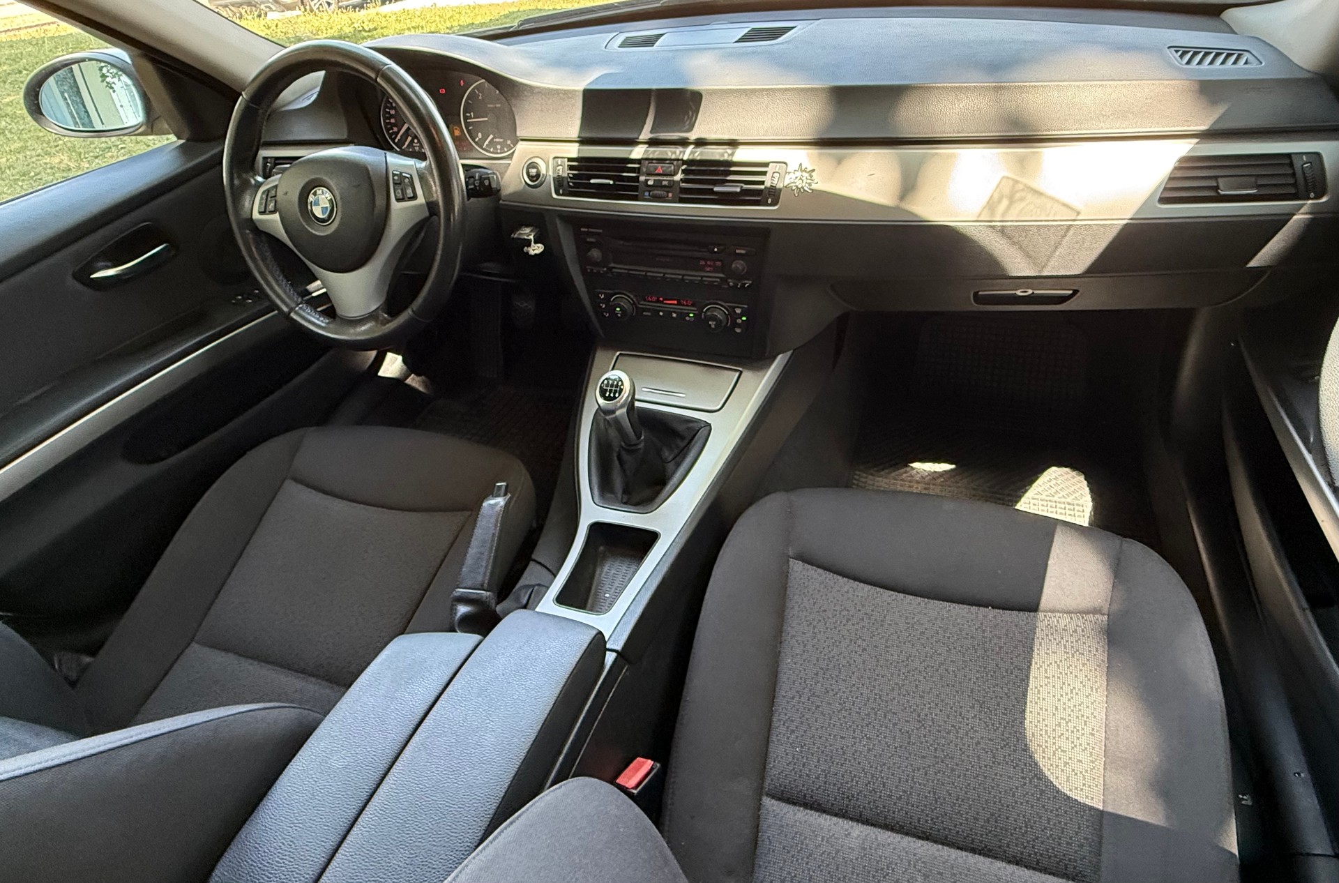 BMW 320d Touring-image-8