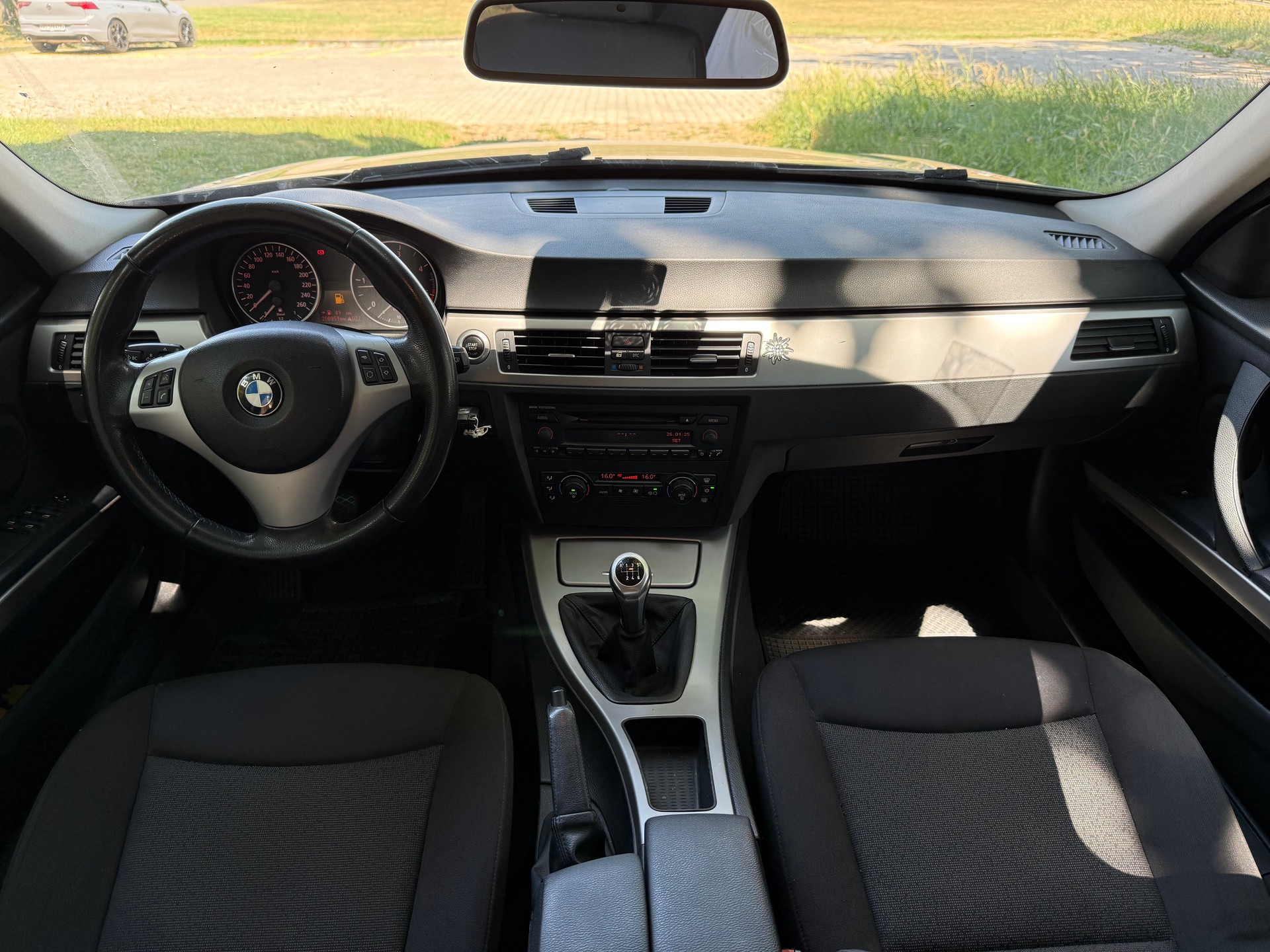 BMW 320d Touring-image-6