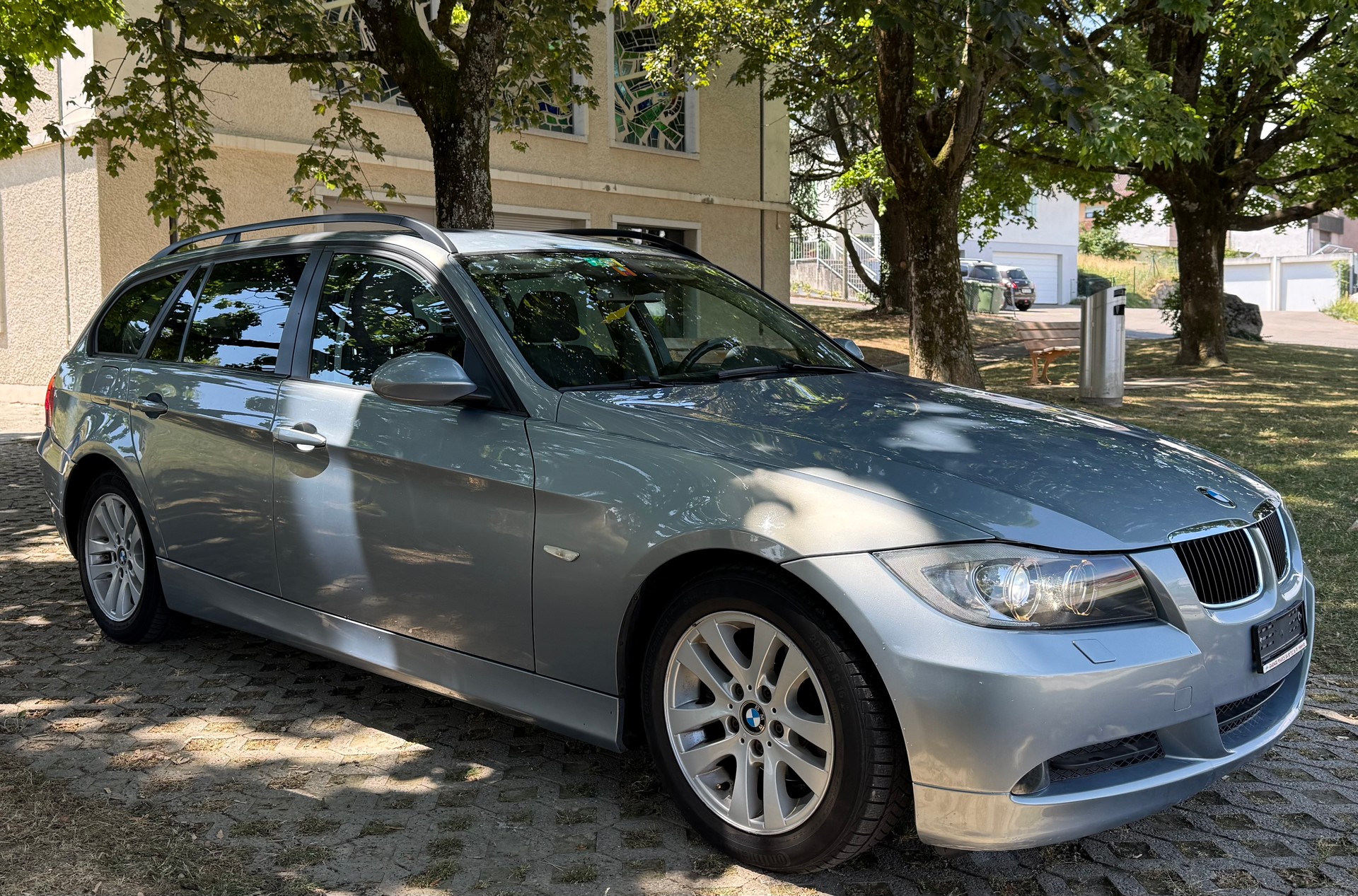 BMW 320d Touring-image-2