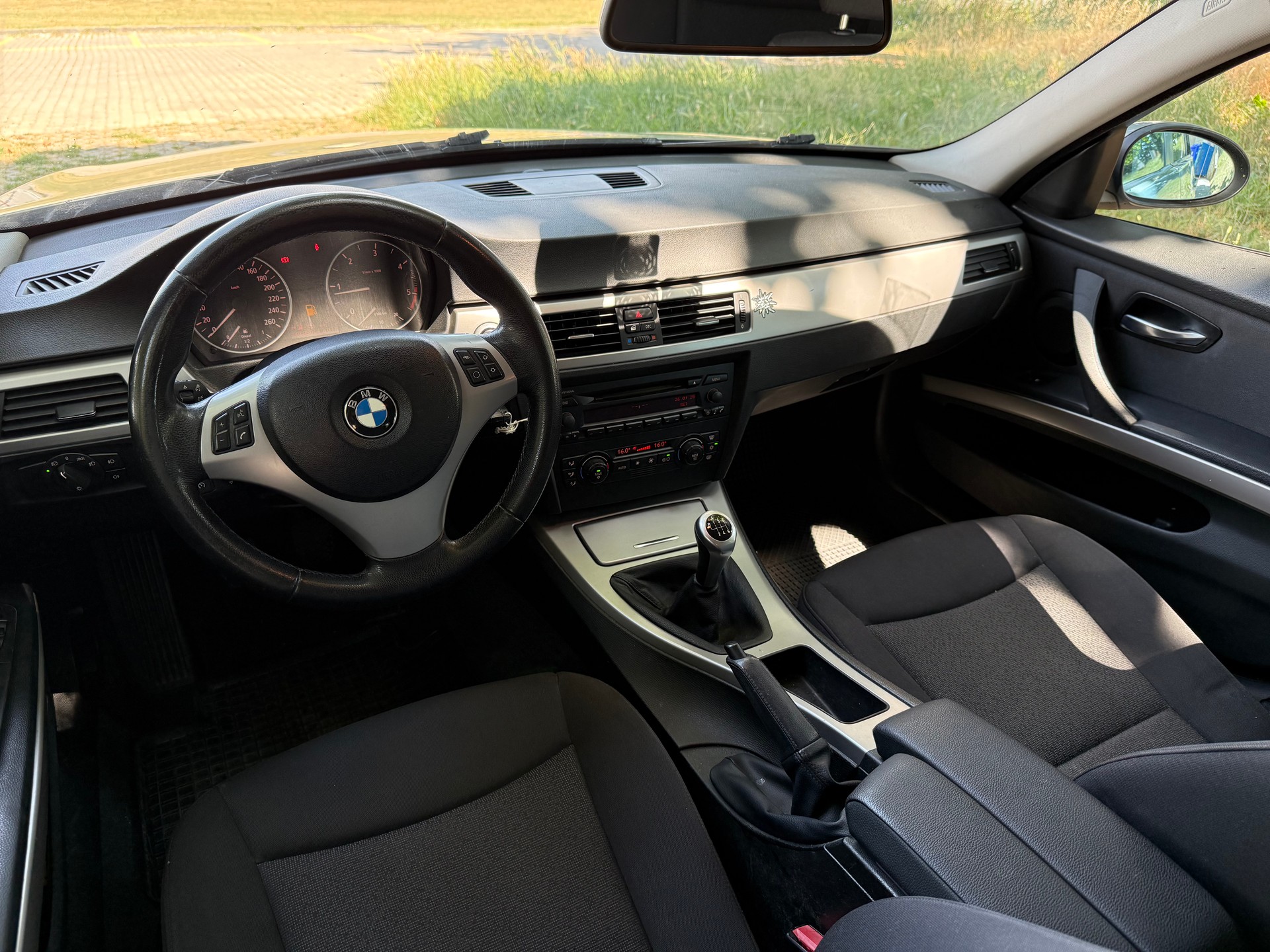 BMW 320d Touring-image-7