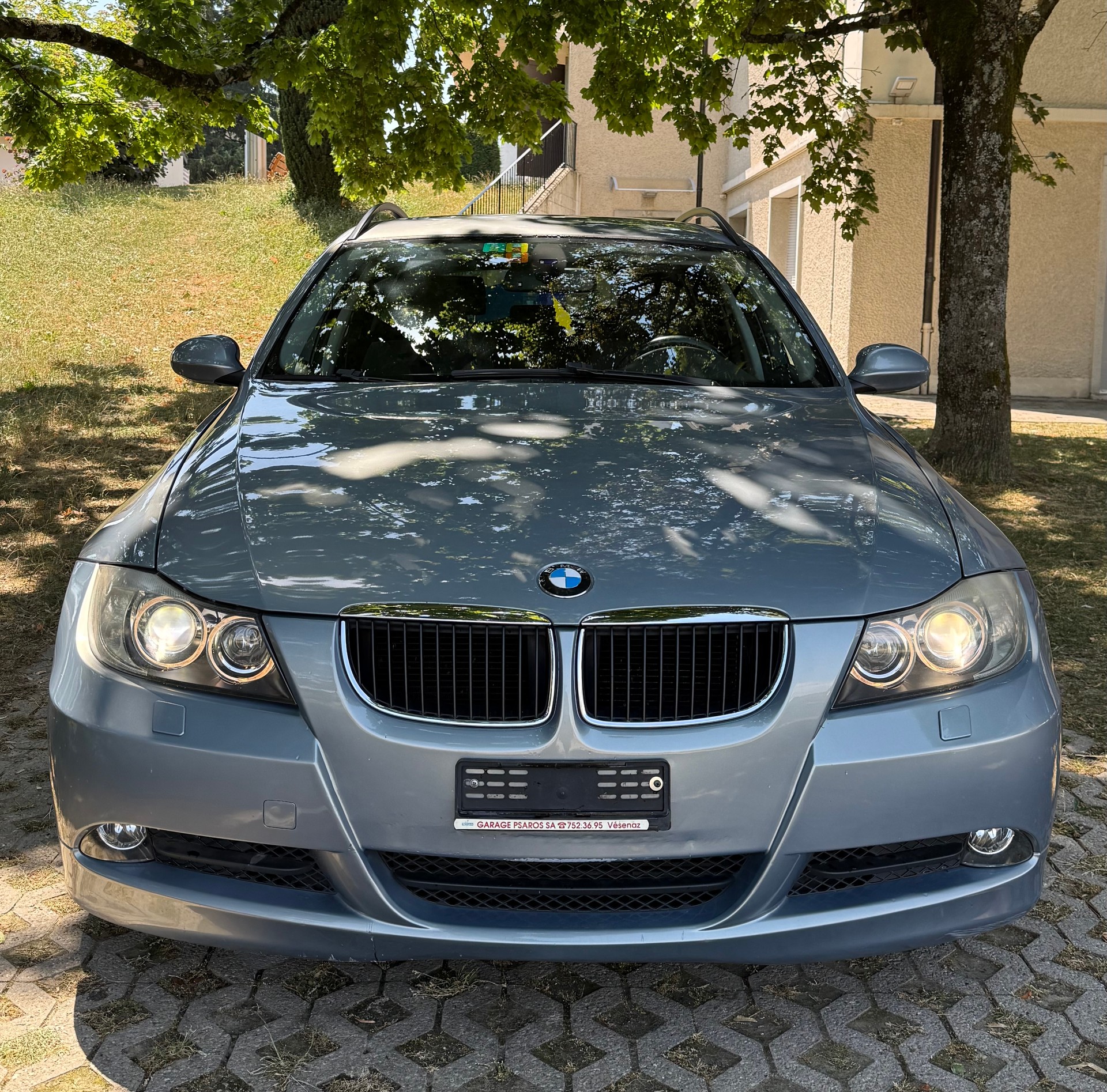 BMW 320d Touring-image-1