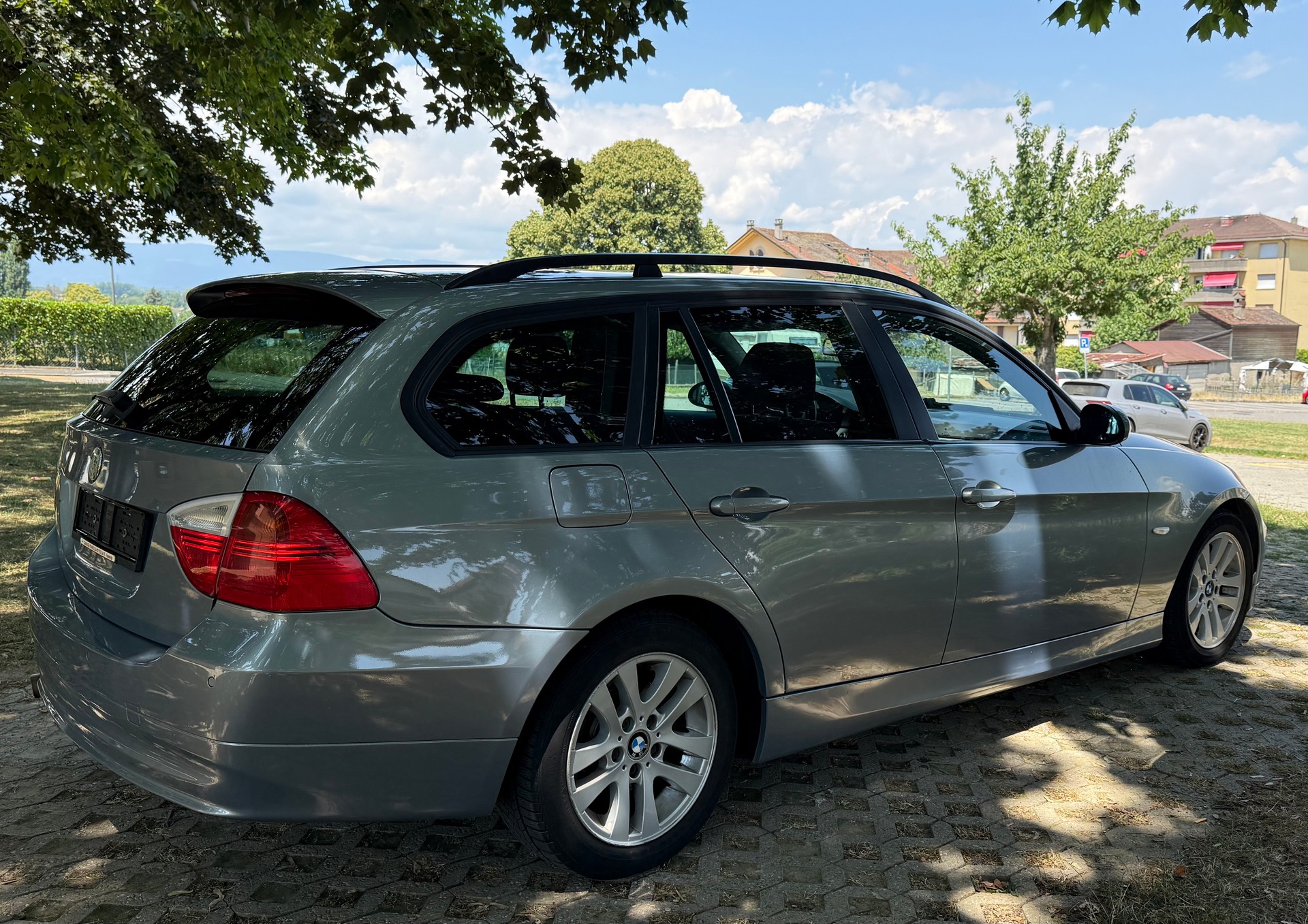 BMW 320d Touring-image-3