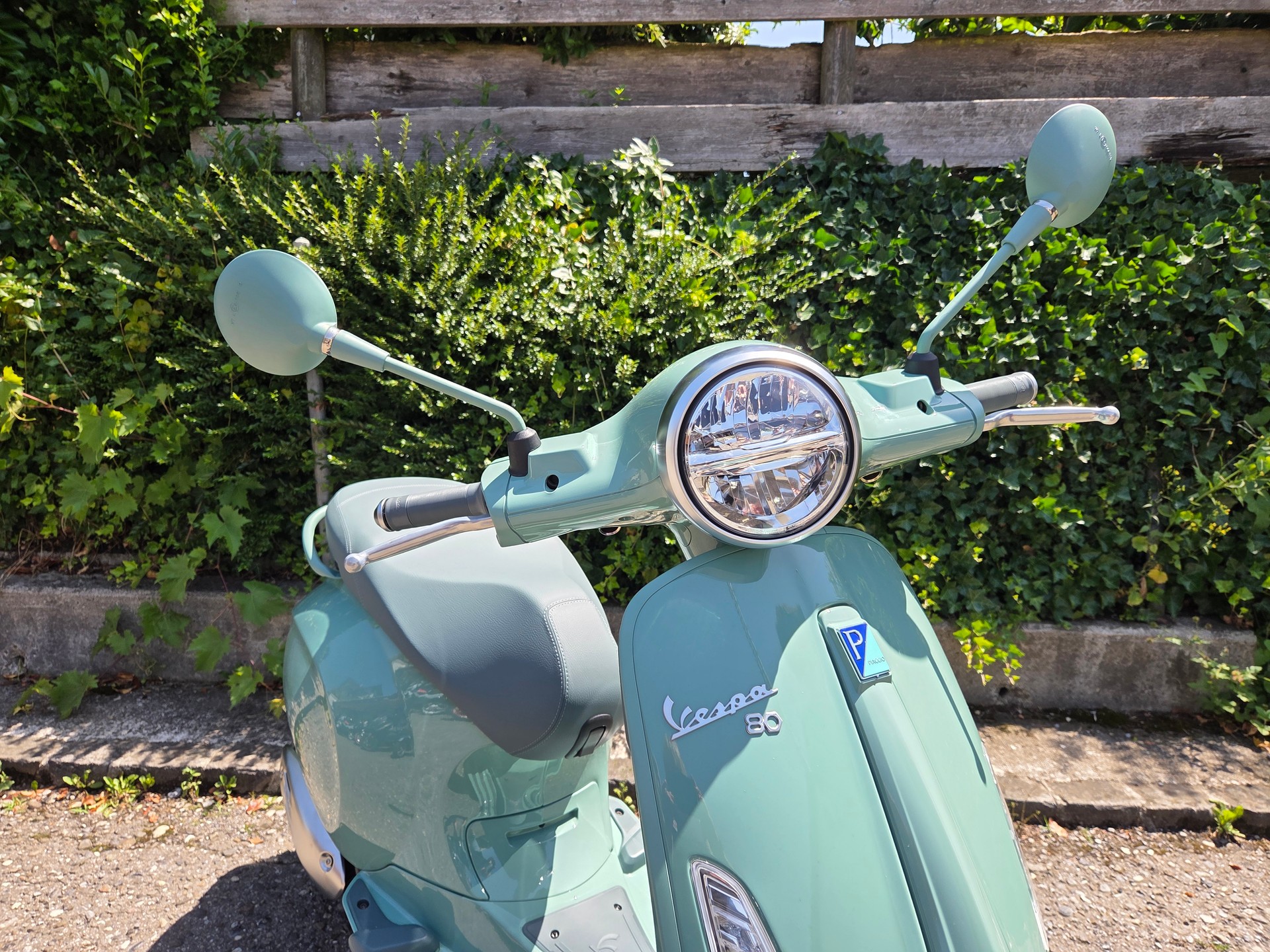 PIAGGIO Primavera 80th-showroom-element-3