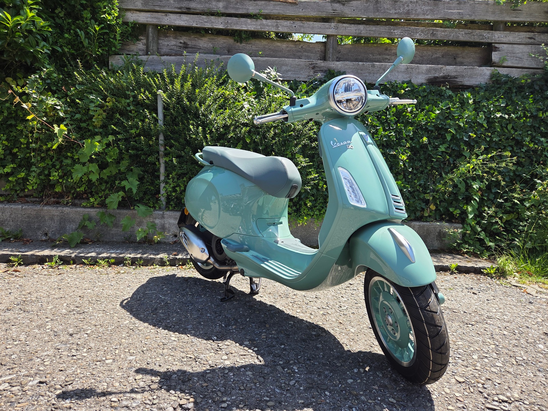 PIAGGIO Primavera 80th-showroom-element-2