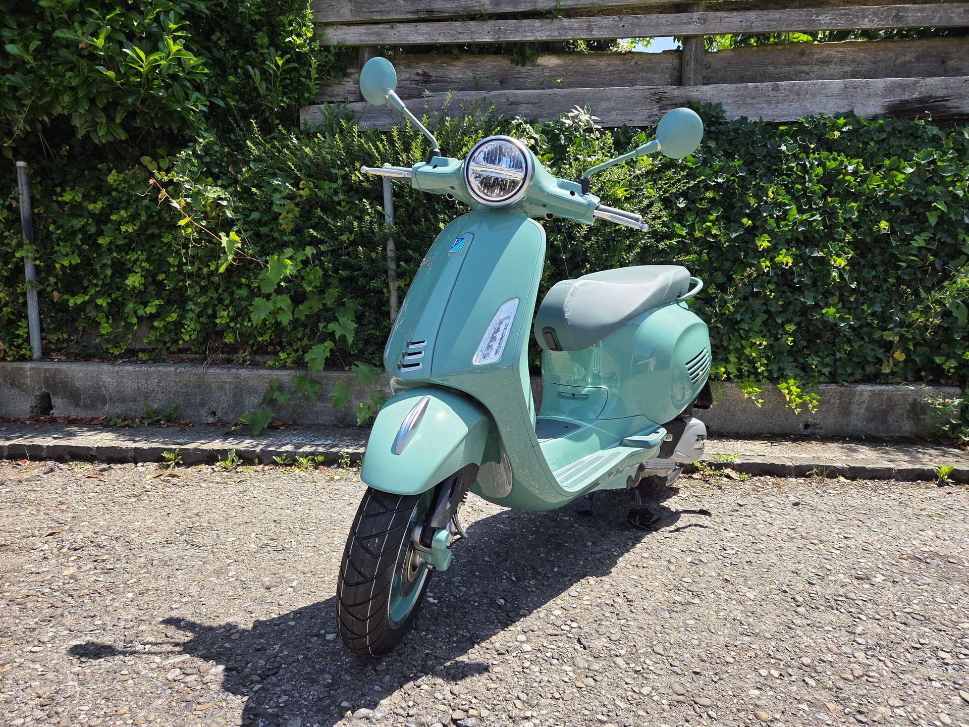 PIAGGIO Primavera 80th-showroom-element-1
