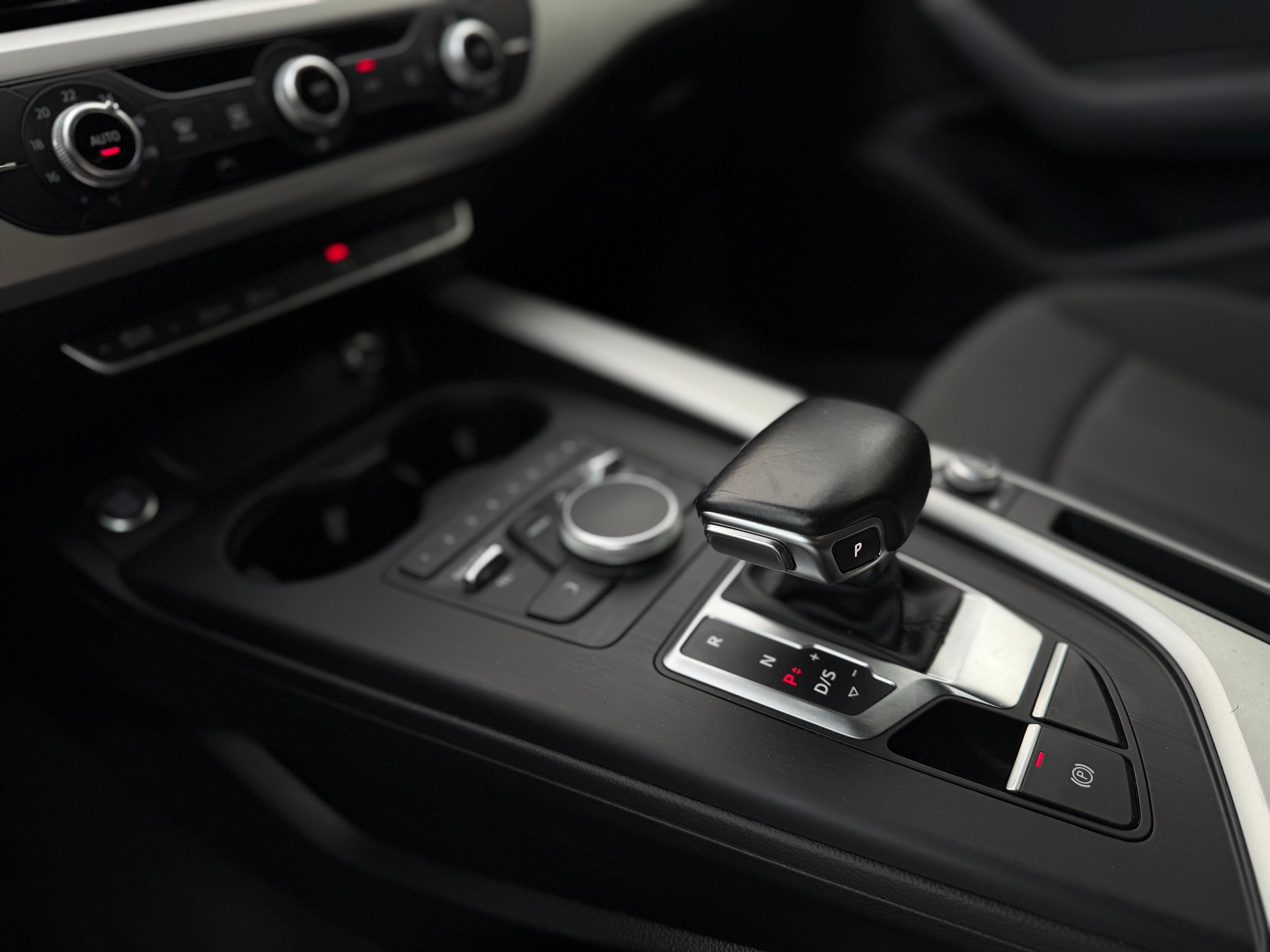 AUDI A4 Avant 2.0 TDI S-tronic-image-13