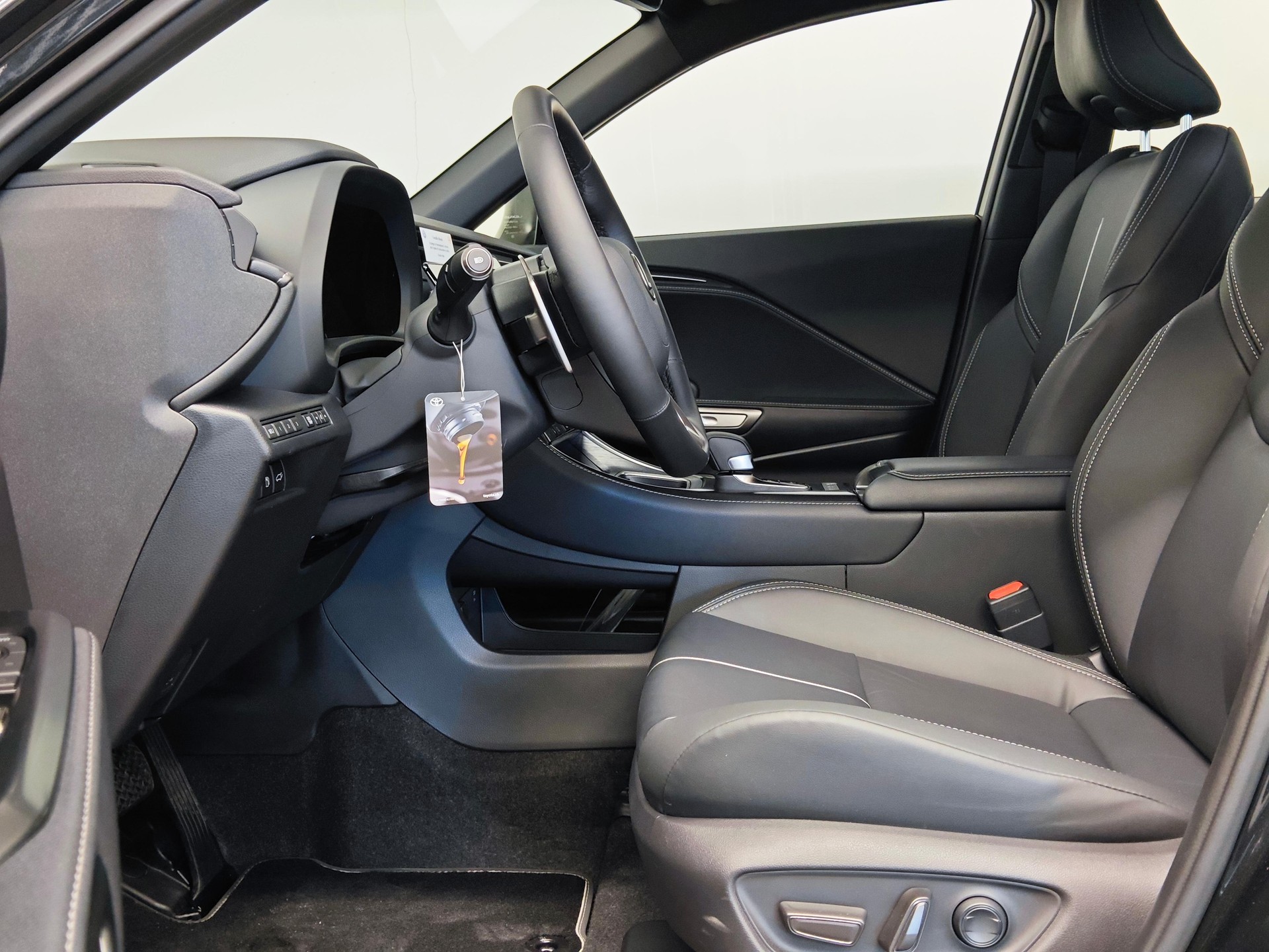 LEXUS LBX 1.5 Hybrid Relax AWD-image-4