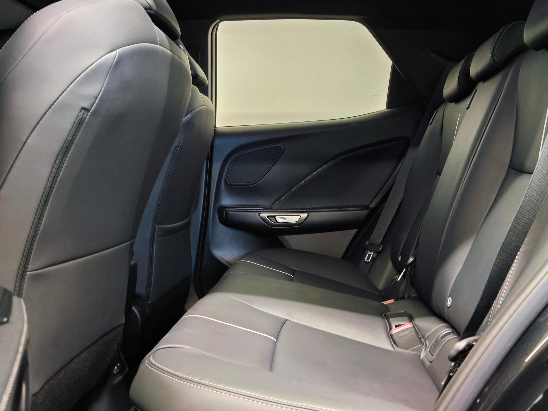 LEXUS LBX 1.5 Hybrid Relax AWD-image-7