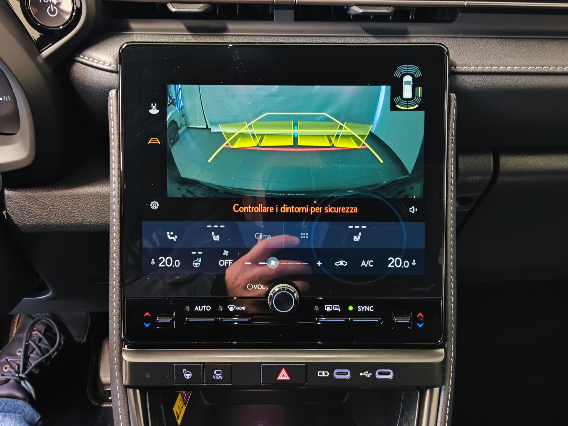 LEXUS LBX 1.5 Hybrid Relax AWD-image-9