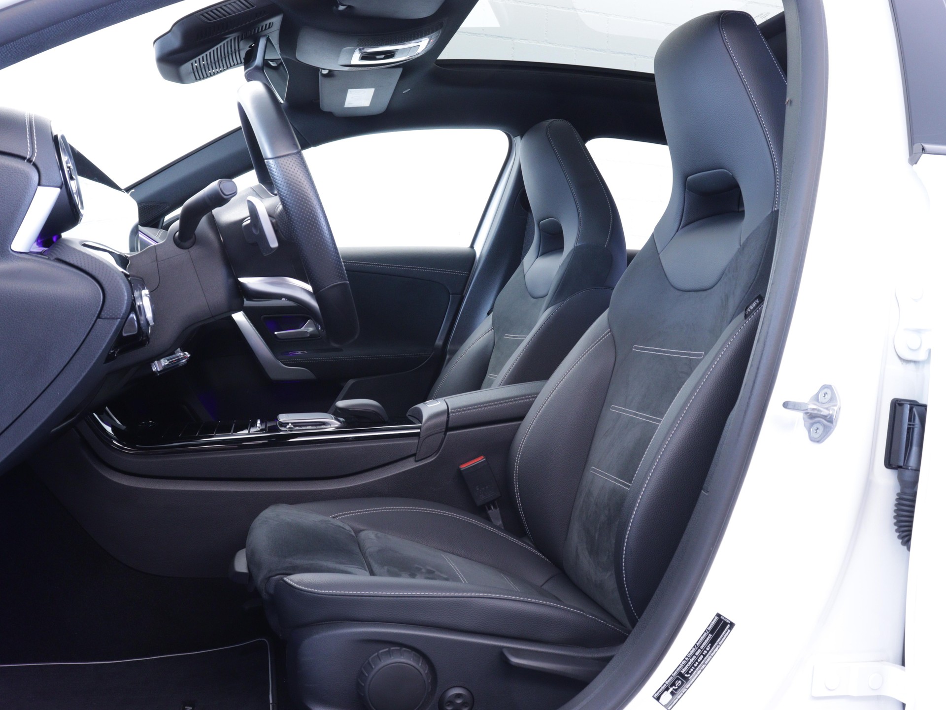 MERCEDES-BENZ A 180 Night Star AMG Line-image-7