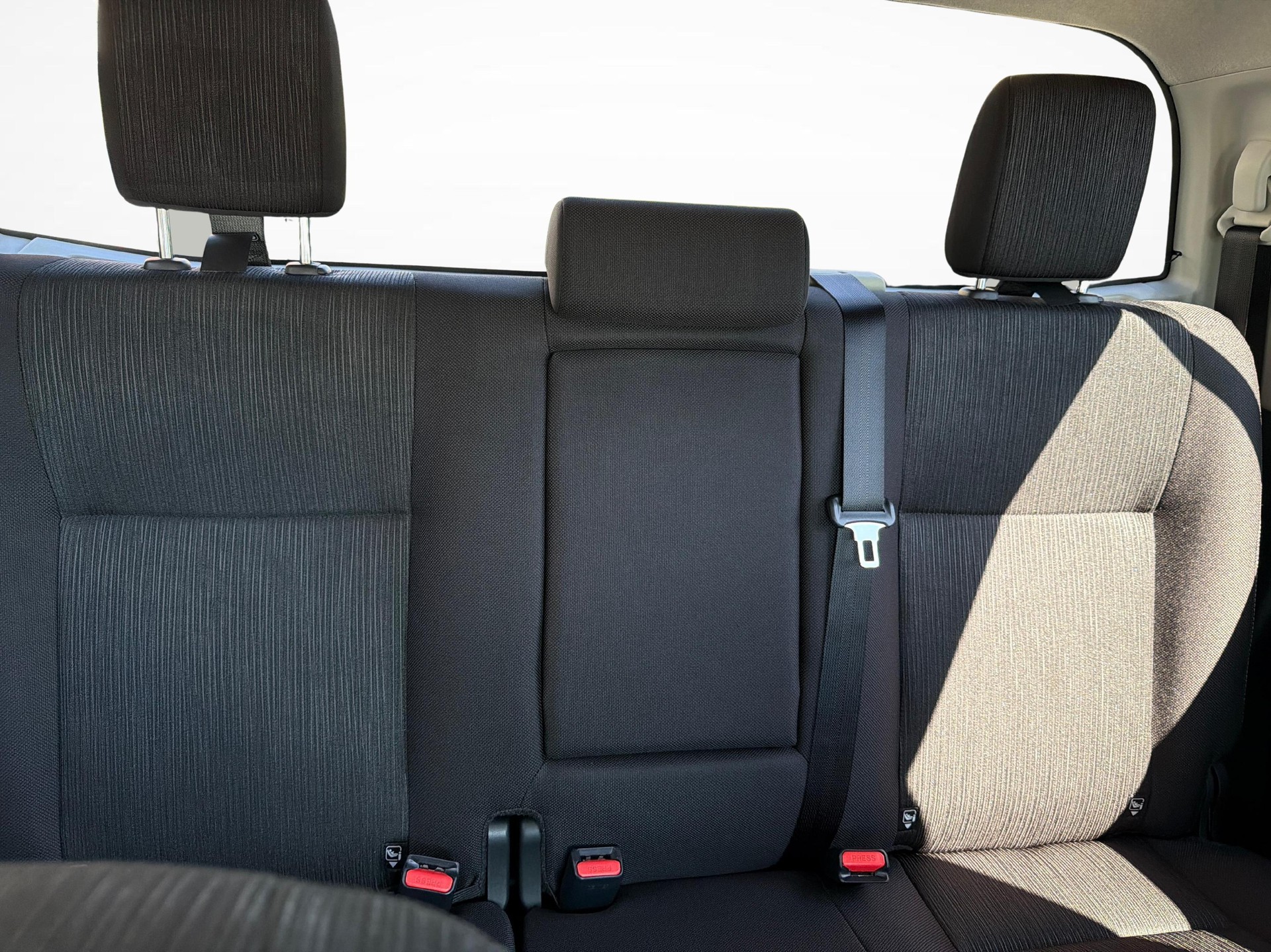 TOYOTA Hilux Double Cab.-Pick-up 2.4 D-4D 150 Style-image-10