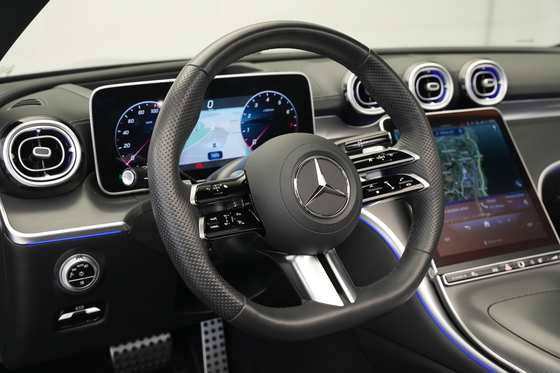MERCEDES-BENZ CLE 300 Cabrio 4Matic 9G-Tronic *CH-Fahrzeug* *Burmester* *HuD*-image-30