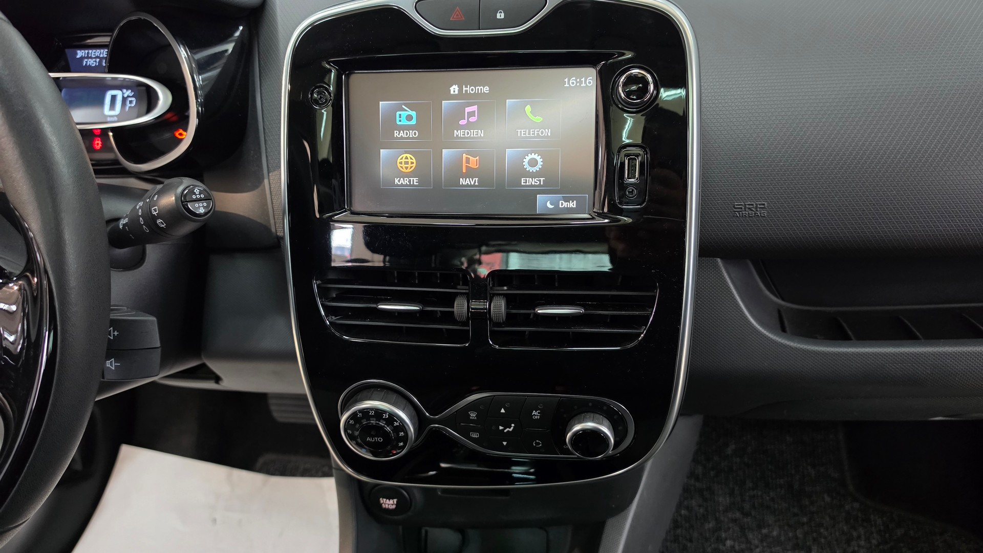 RENAULT Clio 1.2 16V T Swiss Edition EDC-image-25