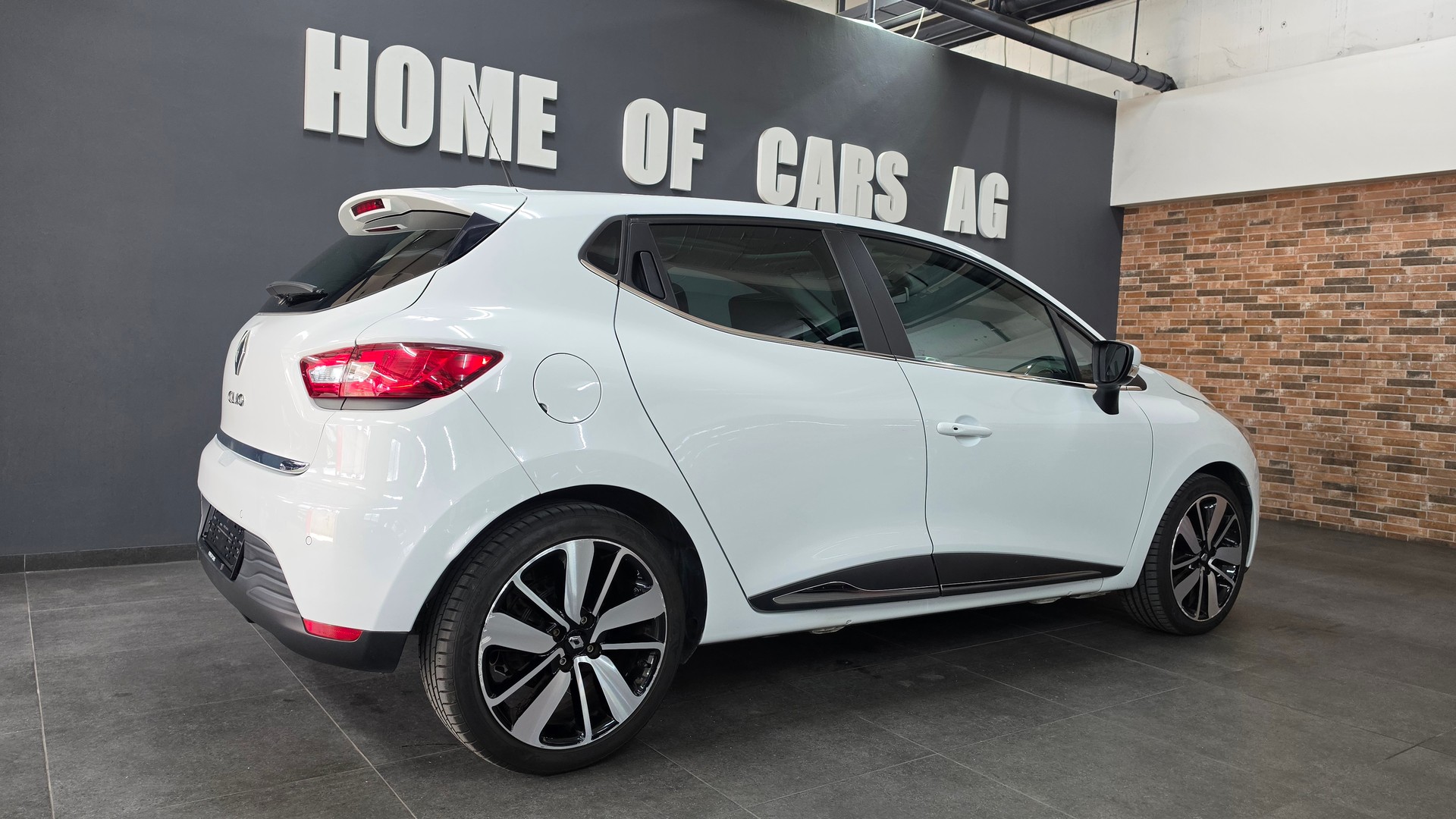 RENAULT Clio 1.2 16V T Swiss Edition EDC-image-11