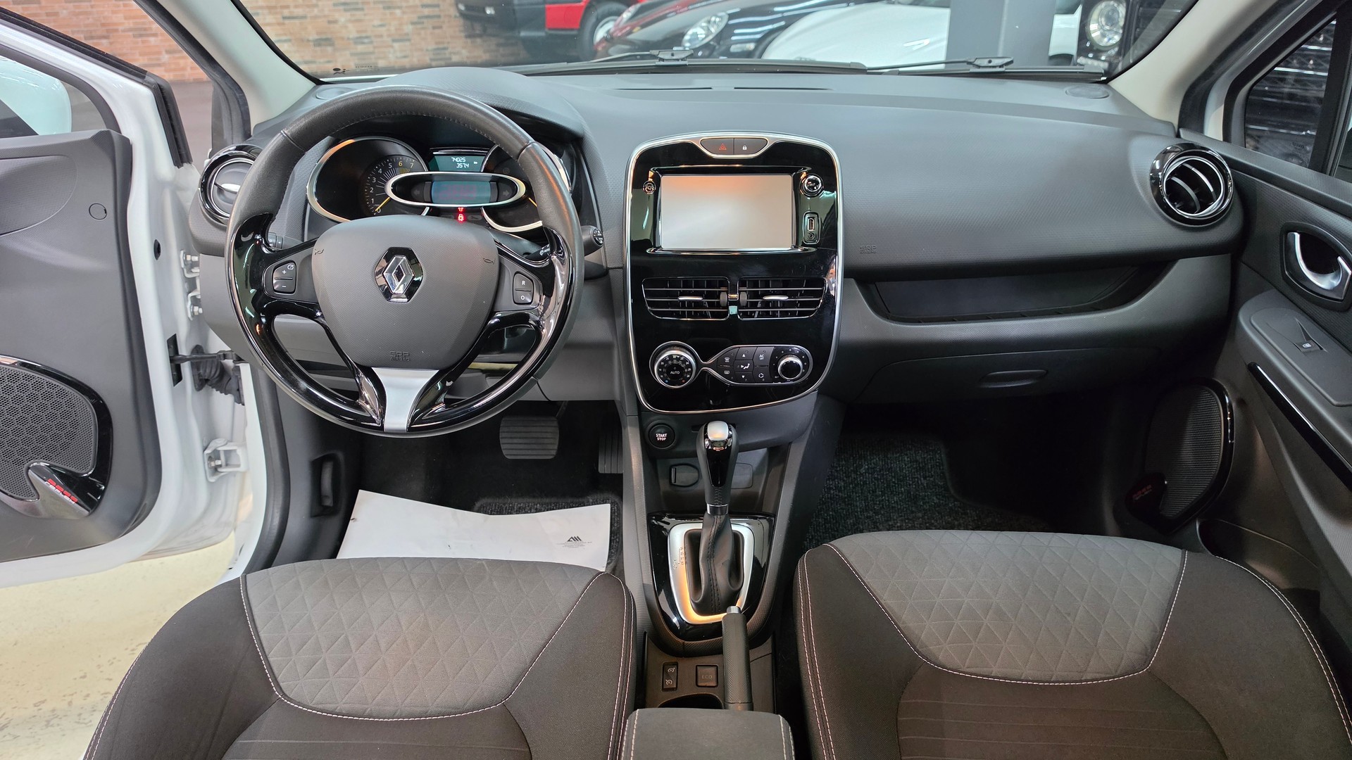 RENAULT Clio 1.2 16V T Swiss Edition EDC-image-20