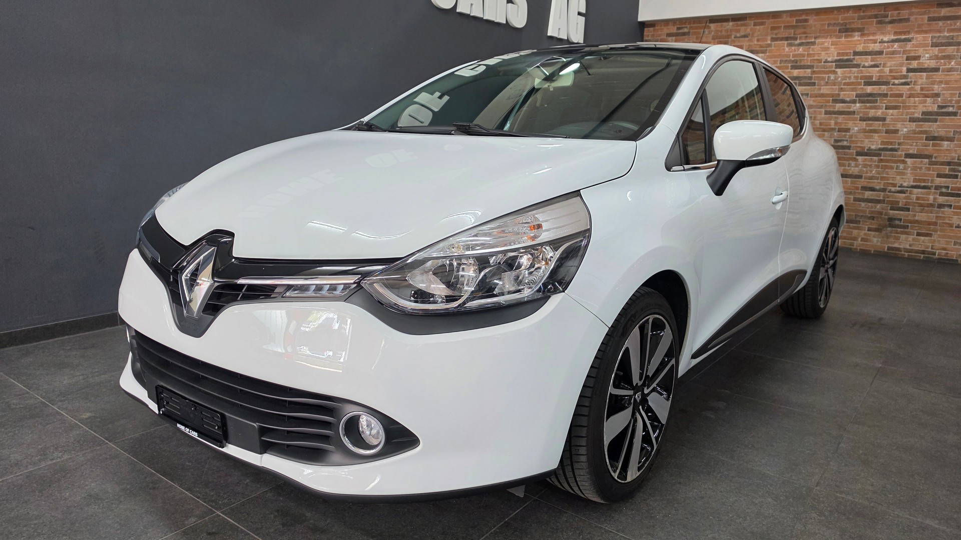 RENAULT Clio 1.2 16V T Swiss Edition EDC-image-0