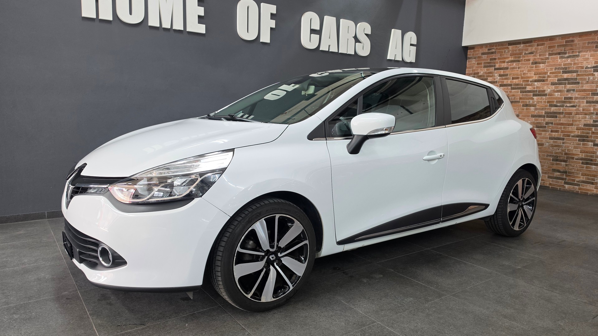 RENAULT Clio 1.2 16V T Swiss Edition EDC-image-2
