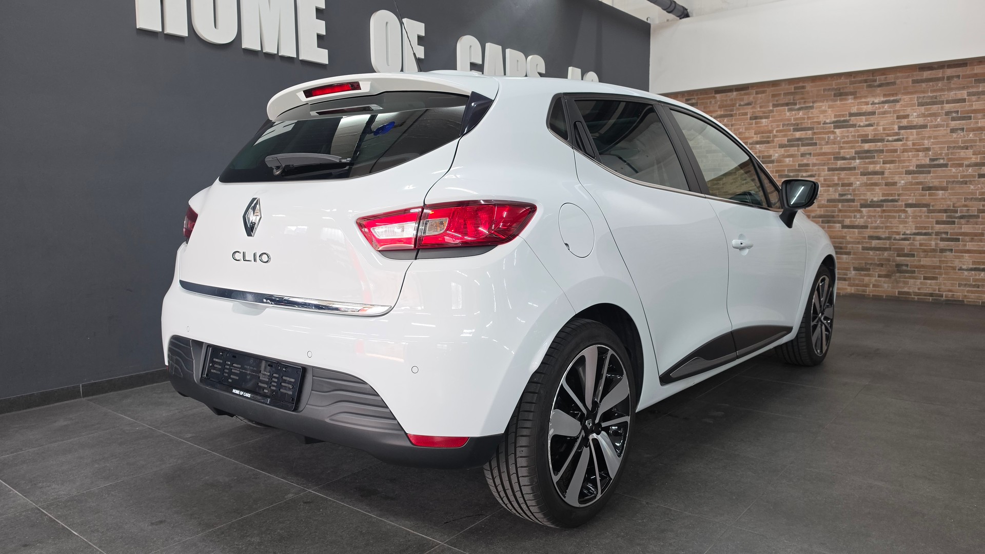 RENAULT Clio 1.2 16V T Swiss Edition EDC-image-9
