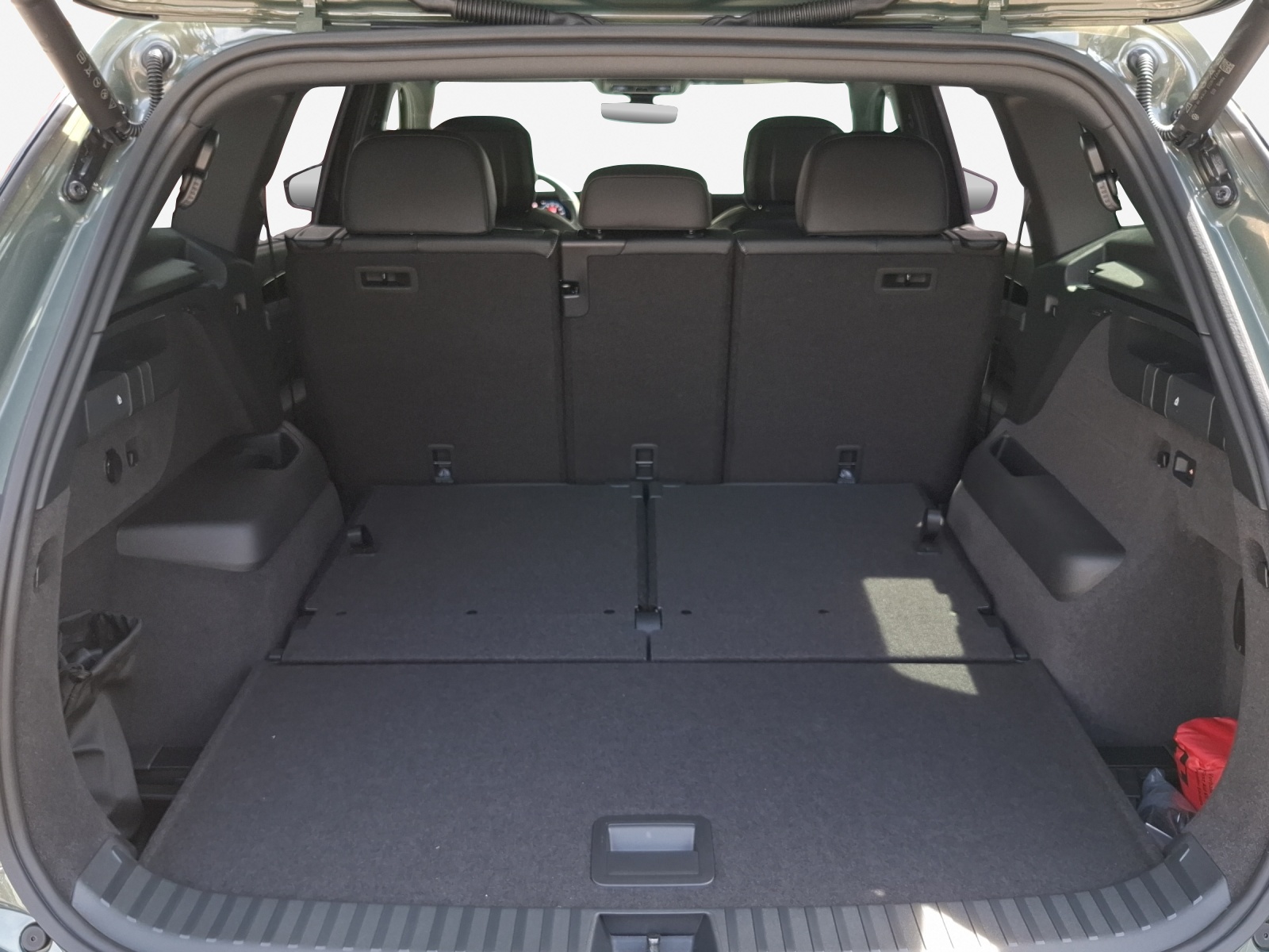 VW Tayron 2.0 TSI R-Line Plus DSG 4Motion-image-12