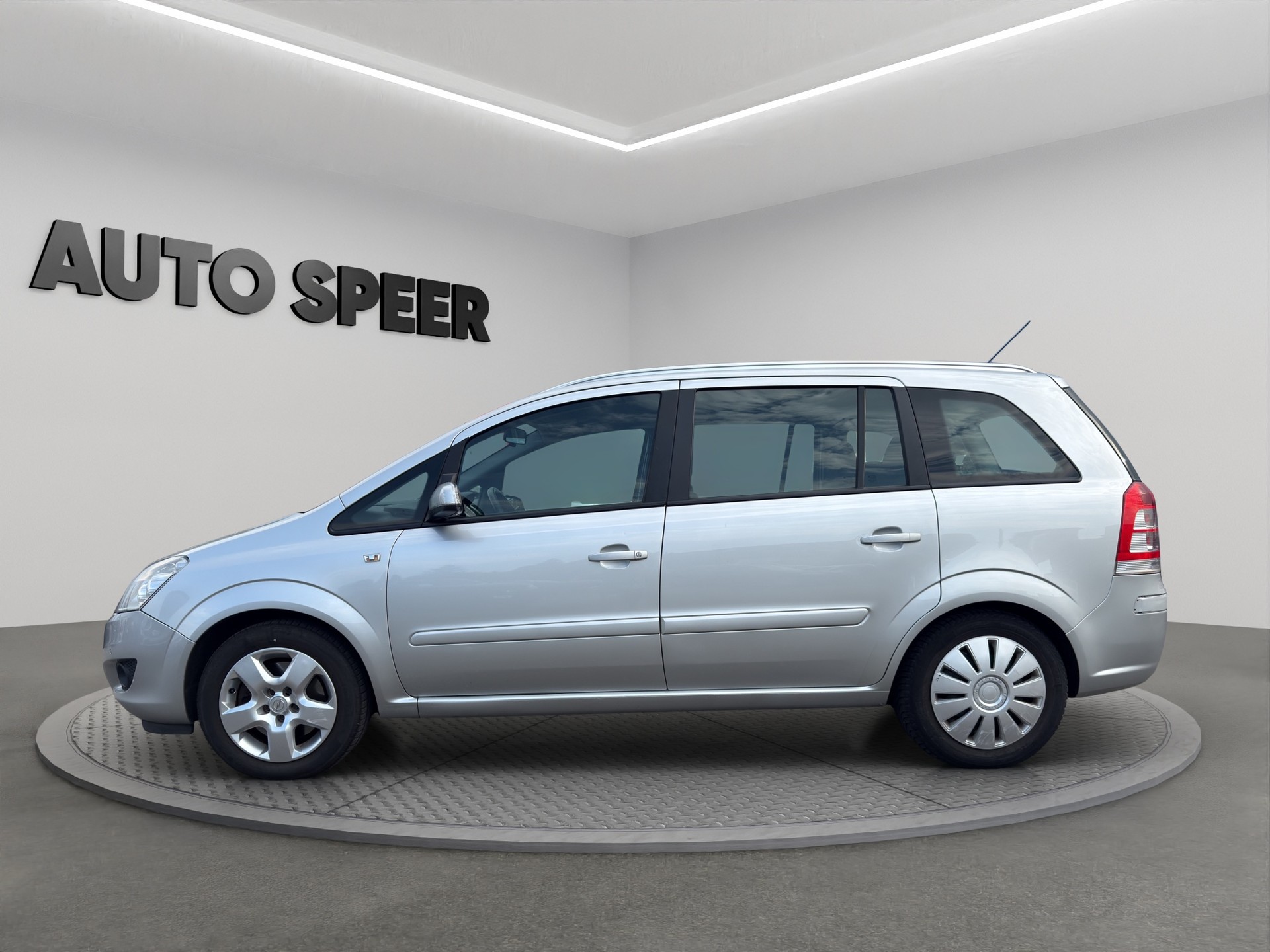 OPEL Zafira 2.2 16V Direct Enjoy-image-1