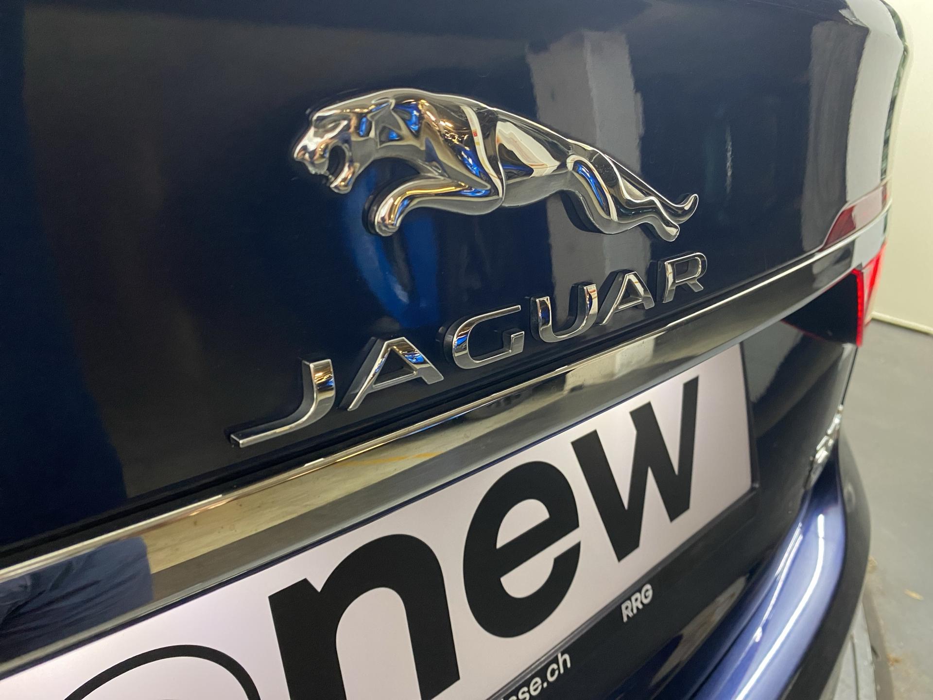 JAGUAR XF 20d Prestige Automatic-image-22