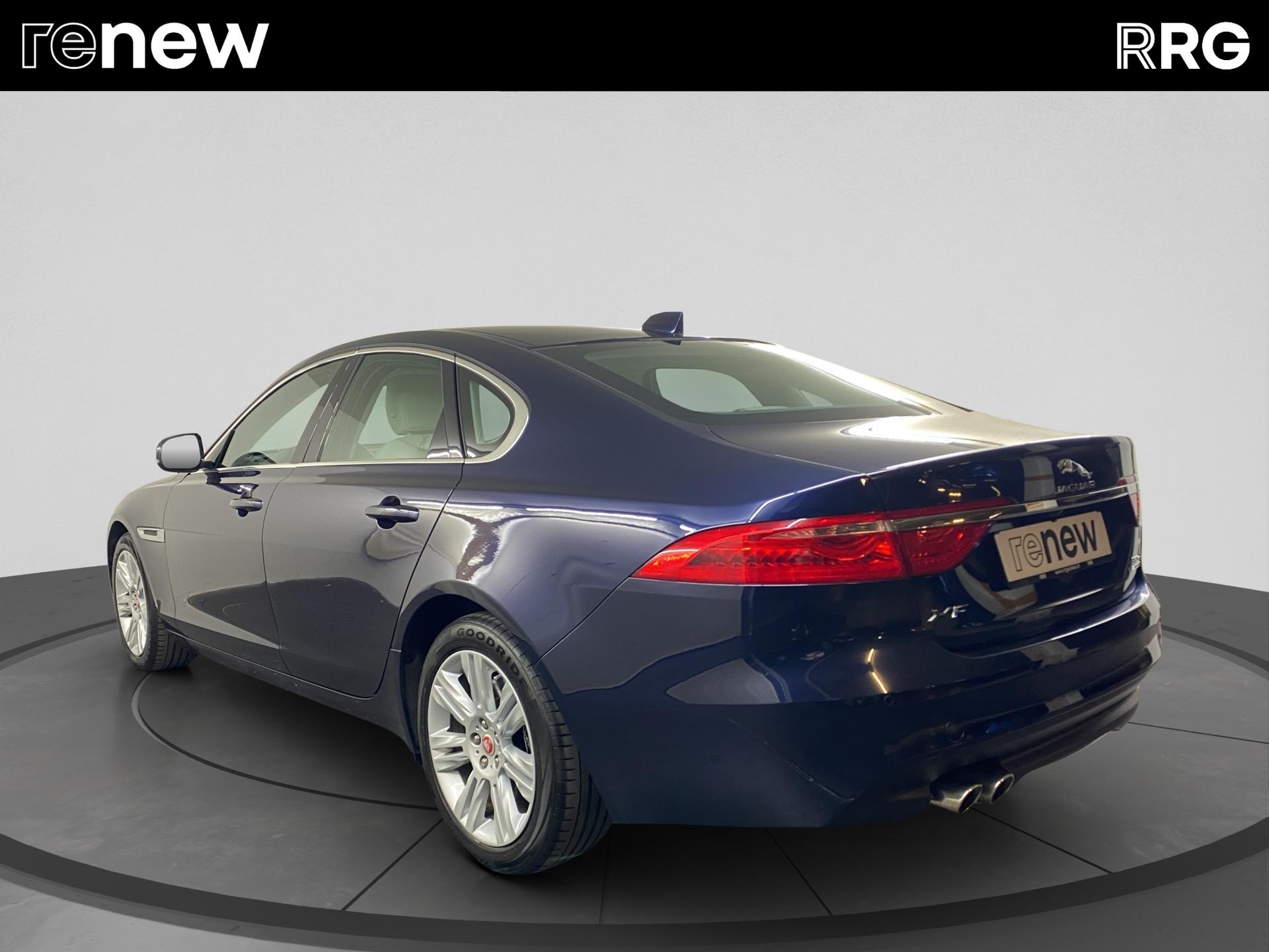 JAGUAR XF 20d Prestige Automatic-image-4