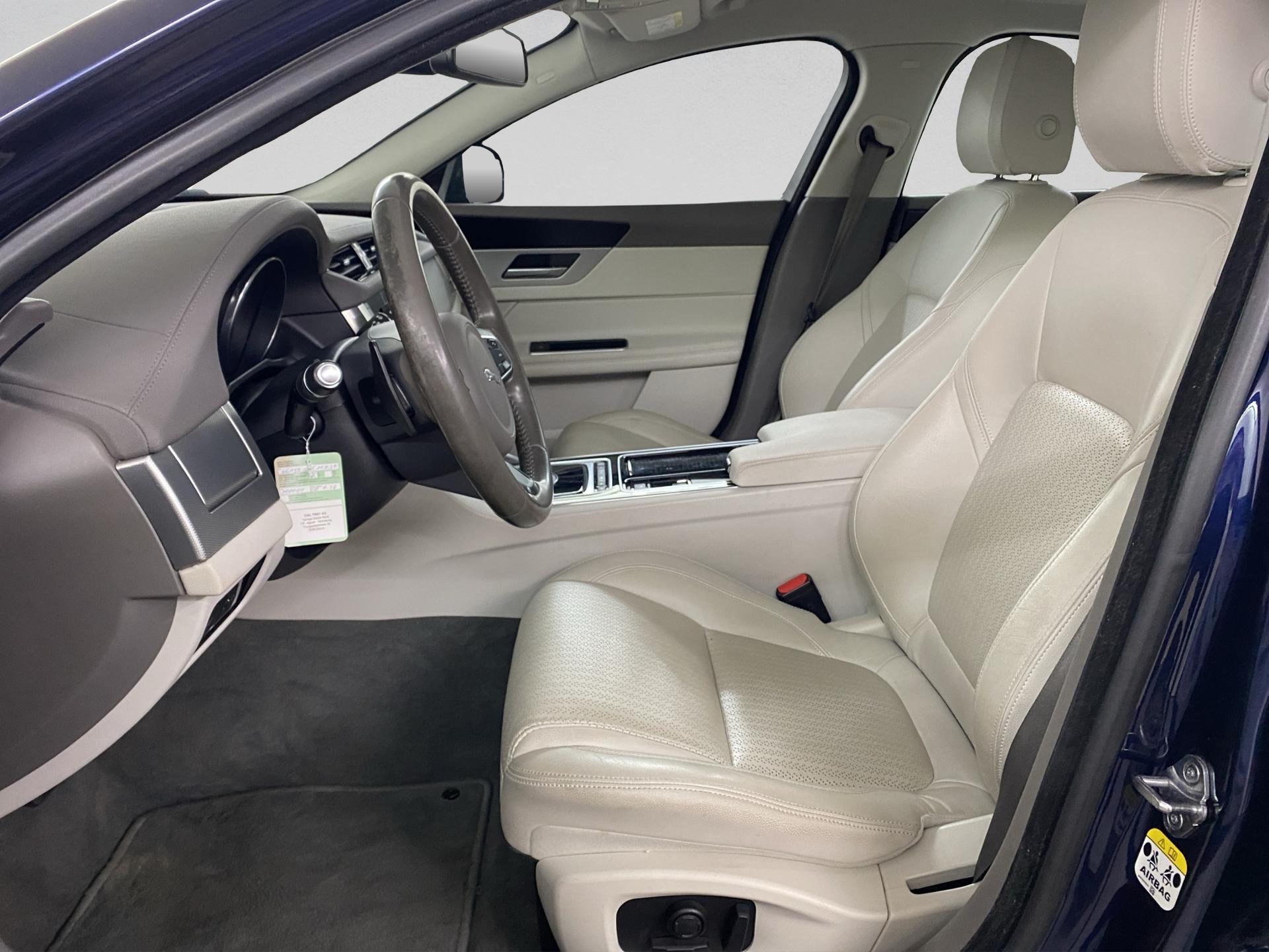JAGUAR XF 20d Prestige Automatic-image-8
