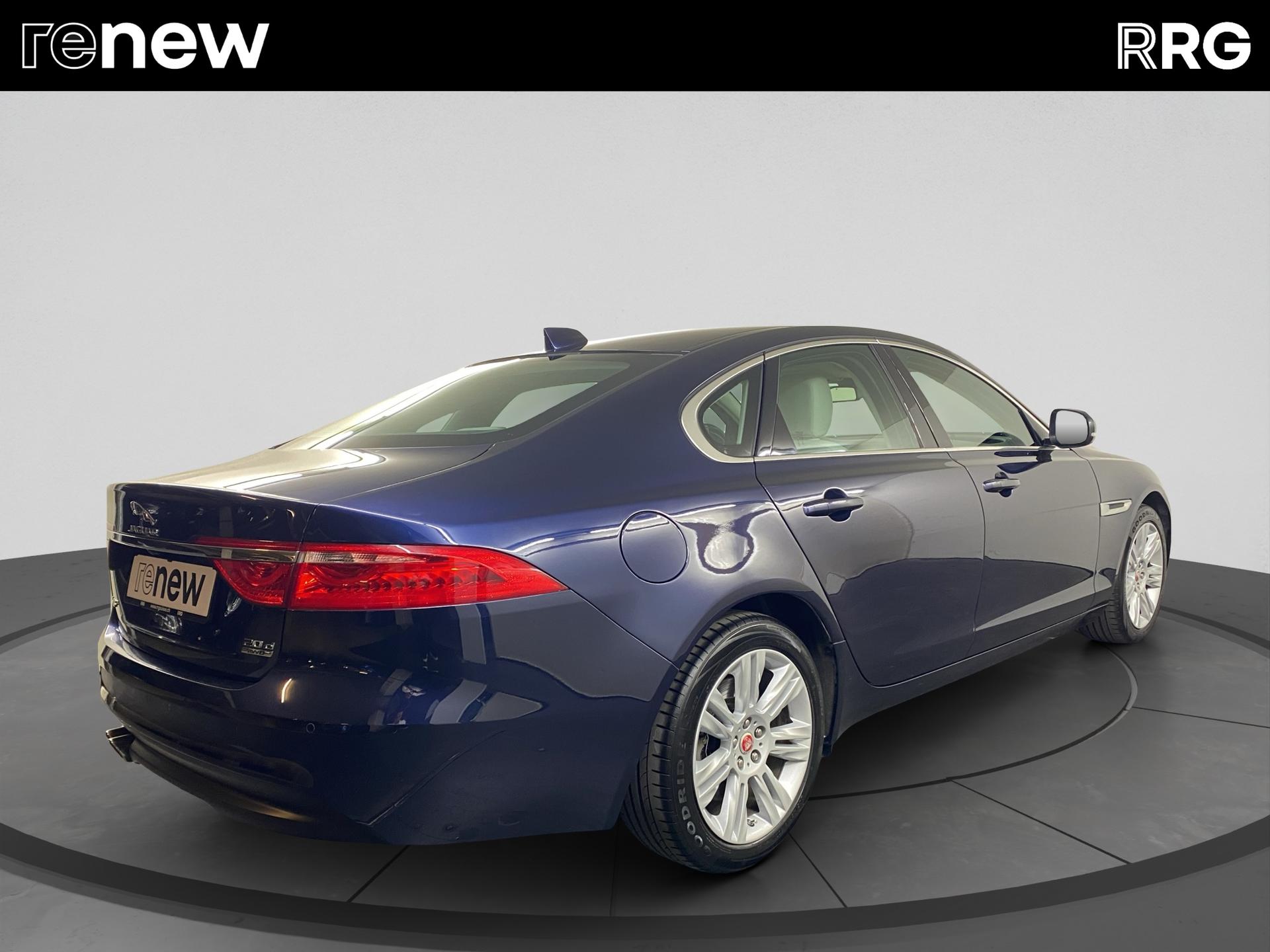 JAGUAR XF 20d Prestige Automatic-image-2