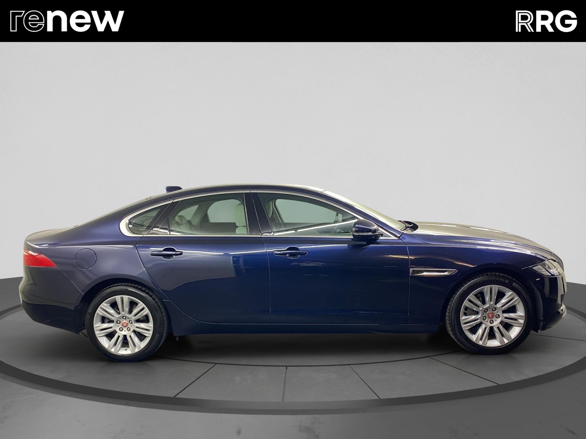 JAGUAR XF 20d Prestige Automatic-image-1