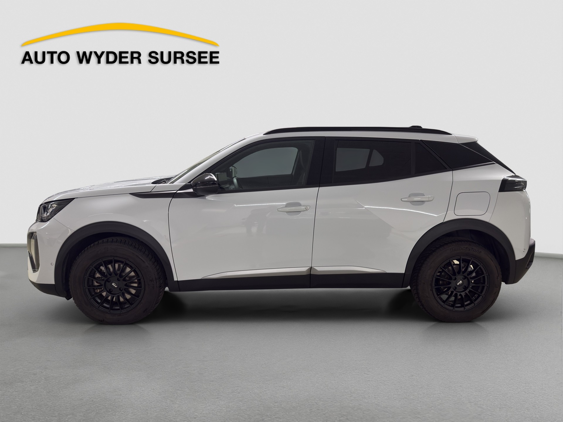 PEUGEOT 2008 1.2 Hybrid 145 Allure Premium-image-2